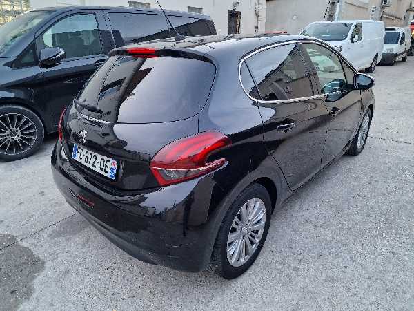 Peugeot 208 (2) 1.2 ESSENCE 110 S&amp;S 6CV ALLURE BUSINESS EAT6 5P