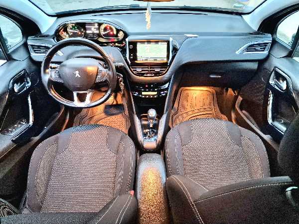 Peugeot 208 (2) 1.2 ESSENCE 110 S&amp;S 6CV ALLURE BUSINESS EAT6 5P
