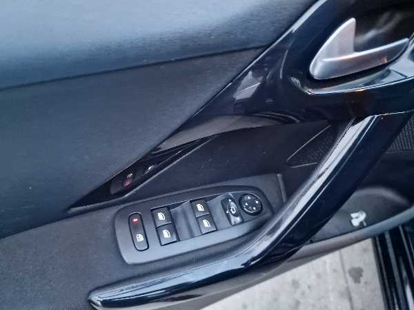 Peugeot 208 (2) 1.2 ESSENCE 110 S&amp;S 6CV ALLURE BUSINESS EAT6 5P