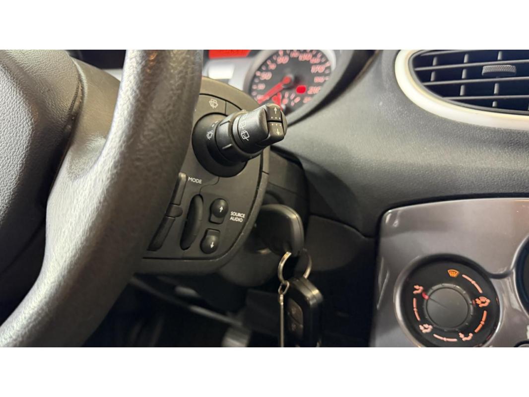 Renault Clio 3 1.5DCI 75 - PHASE 2 CLIM DISTRI GARANTIE CT OK