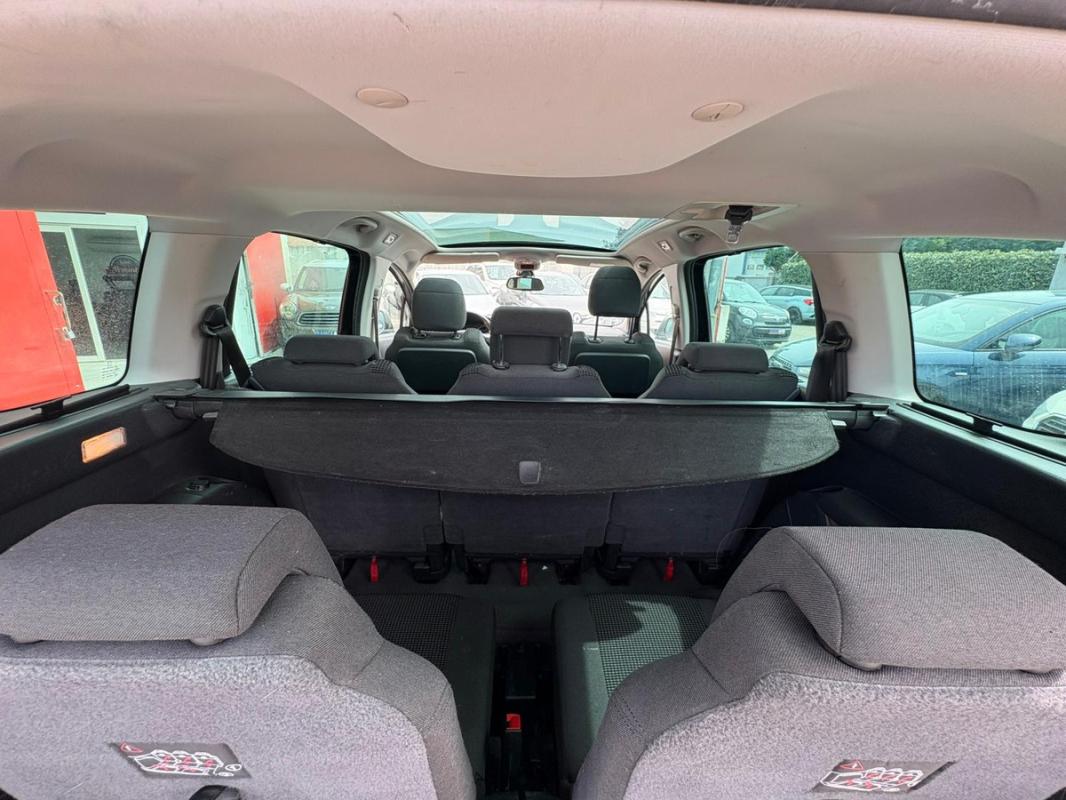 Peugeot 5008 1.6L HDI 120 CH BOITE AUTO 7 PLACES TOIT PANORAMIQUE - RÉVISÉE ET GARANTIE EUROPE