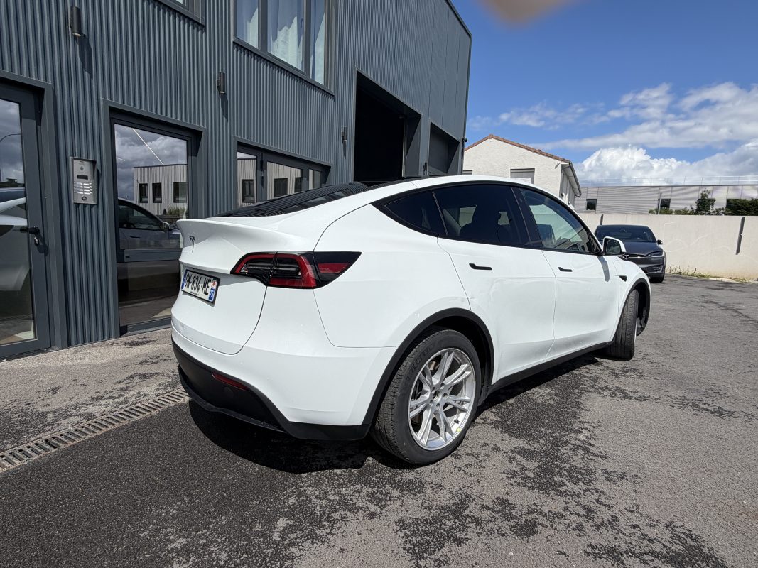 Tesla Model Y STANDARD RWD