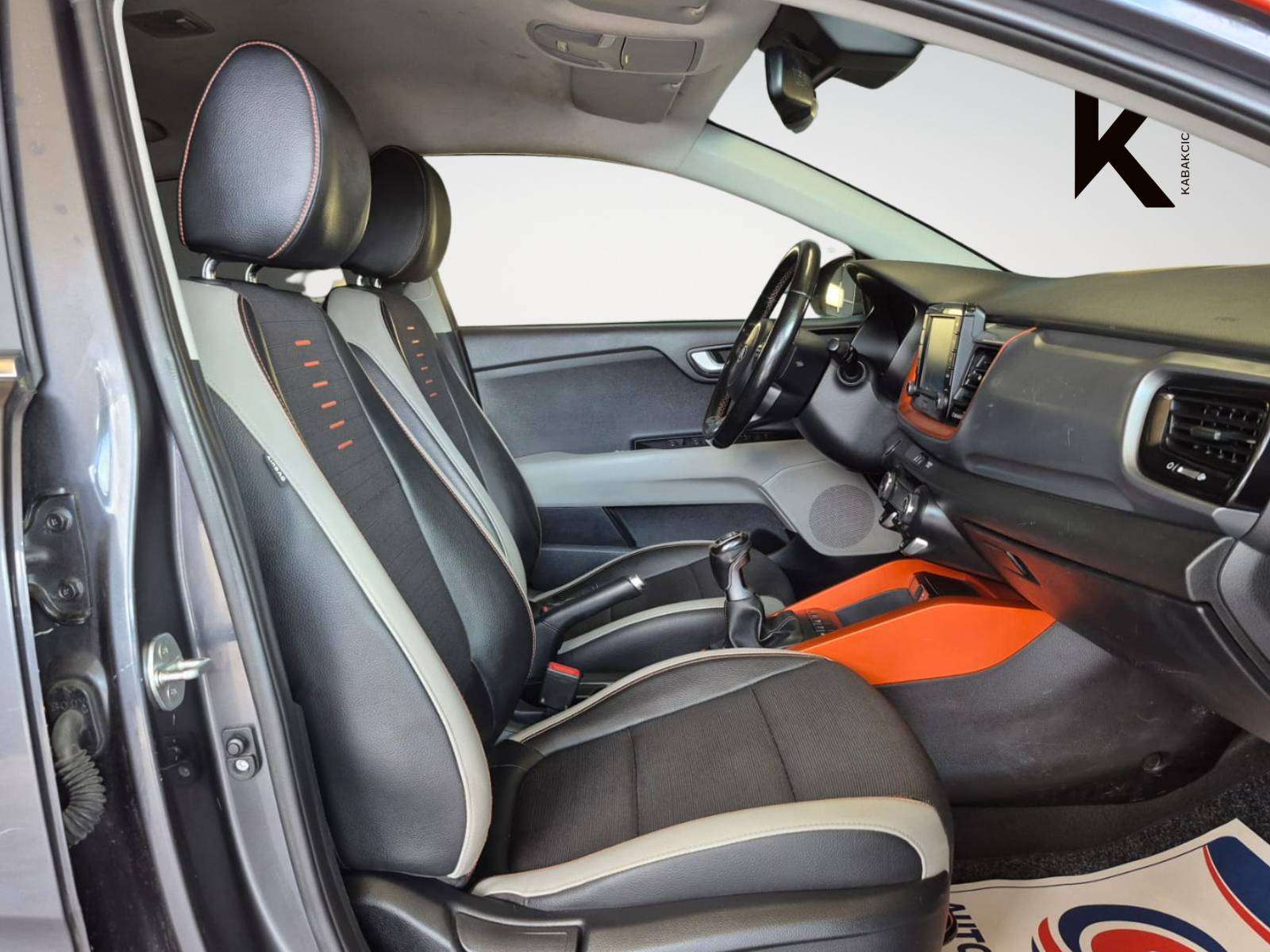 Kia Stonic Stonic 1.0 T Sense - Carnet Complet Garantie 12 Mois avec Entretien Effectué