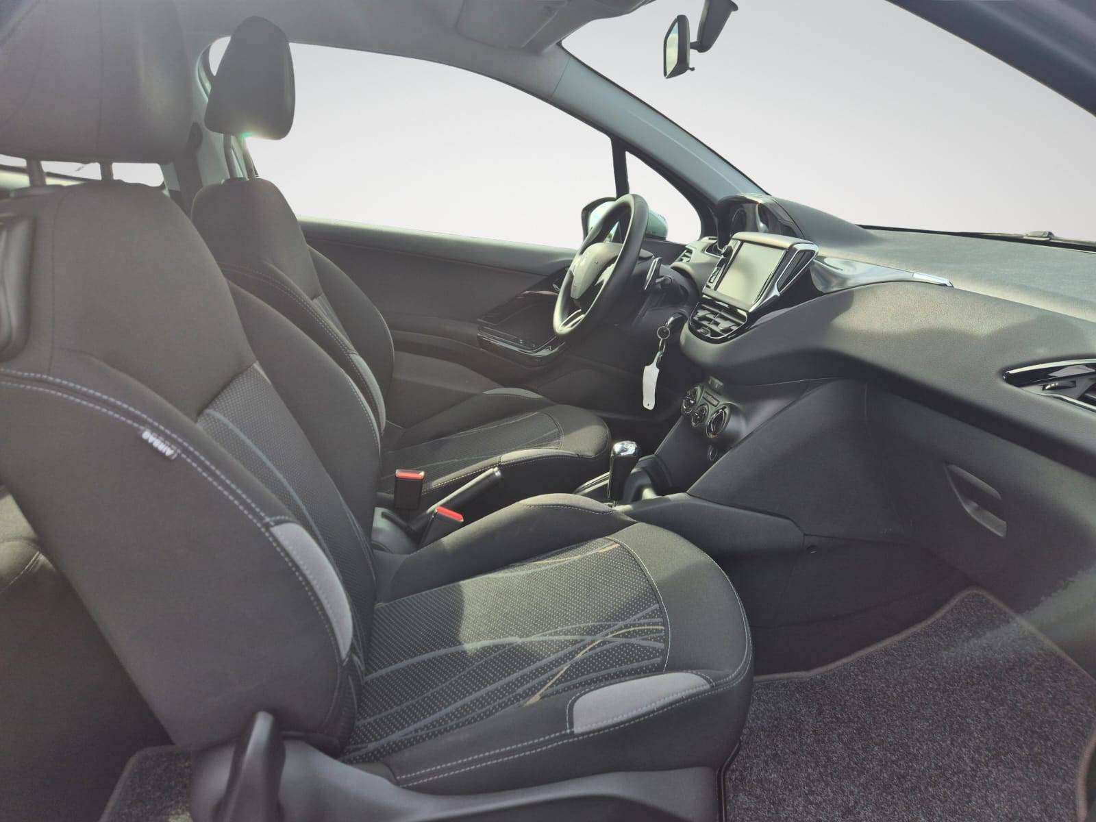 Peugeot 208 1.6i Allure / Navigation / Climatisation / USB - MP3 / Garantie 12 Mois