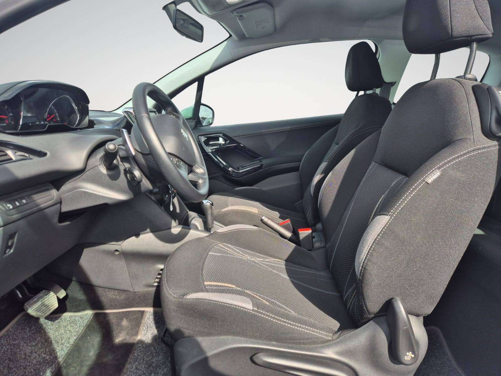 Peugeot 208 1.6i Allure / Navigation / Climatisation / USB - MP3 / Garantie 12 Mois