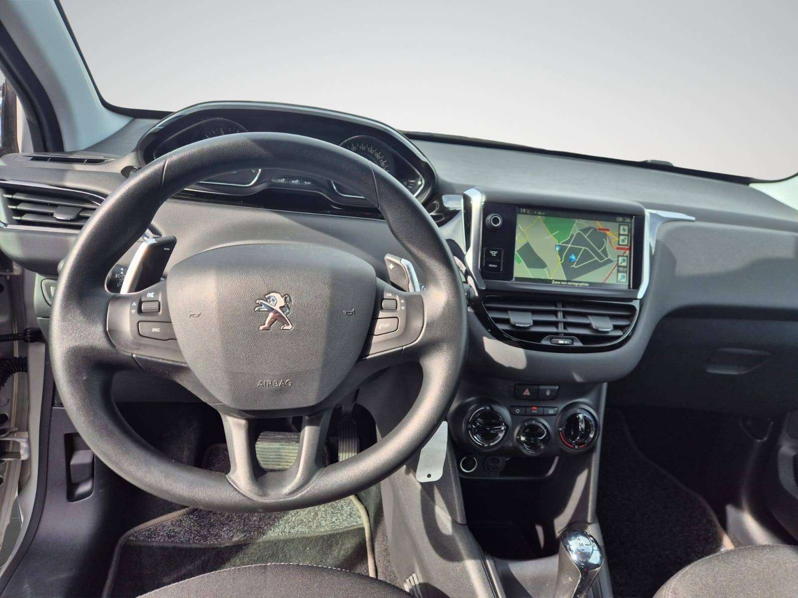 Peugeot 208 1.6i Allure / Navigation / Climatisation / USB - MP3 / Garantie 12 Mois