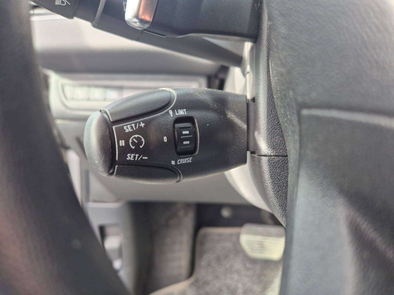 Peugeot 208 1.6i Allure / Navigation / Climatisation / USB - MP3 / Garantie 12 Mois
