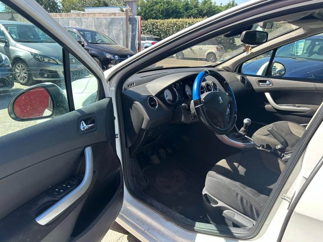 Peugeot 308 1.6 HDI 109 CH 5 PORTES – ENTIÈREMENT RÉVISÉE ET GARANTIE 12 MOIS EN EUROPE