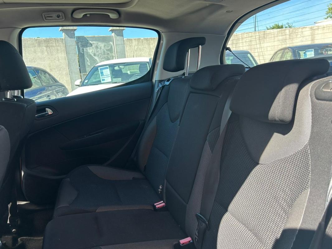 Peugeot 308 1.6 HDI 109 CH 5 PORTES – ENTIÈREMENT RÉVISÉE ET GARANTIE 12 MOIS EN EUROPE