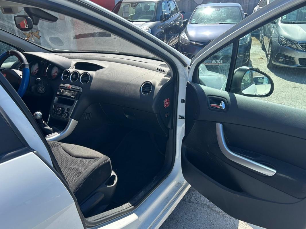 Peugeot 308 1.6 HDI 109 CH 5 PORTES – ENTIÈREMENT RÉVISÉE ET GARANTIE 12 MOIS EN EUROPE