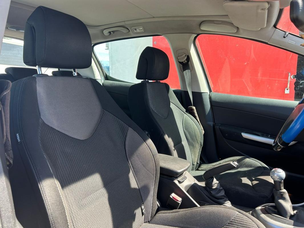Peugeot 308 1.6 HDI 109 CH 5 PORTES – ENTIÈREMENT RÉVISÉE ET GARANTIE 12 MOIS EN EUROPE