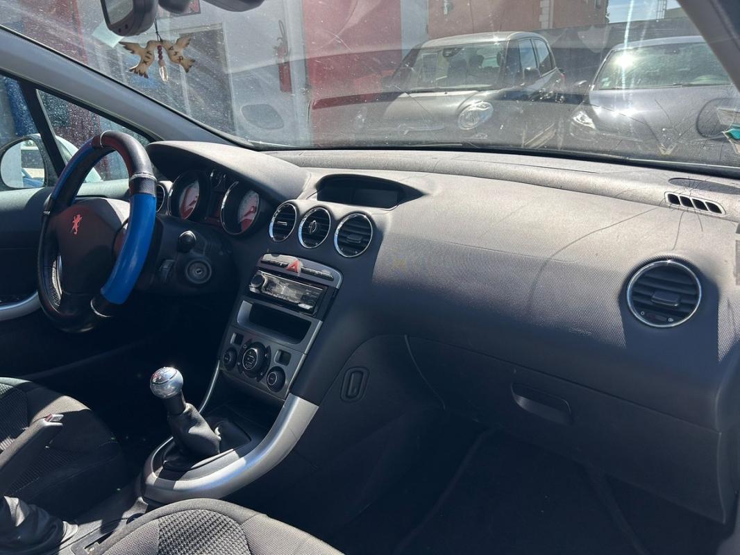 Peugeot 308 1.6 HDI 109 CH 5 PORTES – ENTIÈREMENT RÉVISÉE ET GARANTIE 12 MOIS EN EUROPE