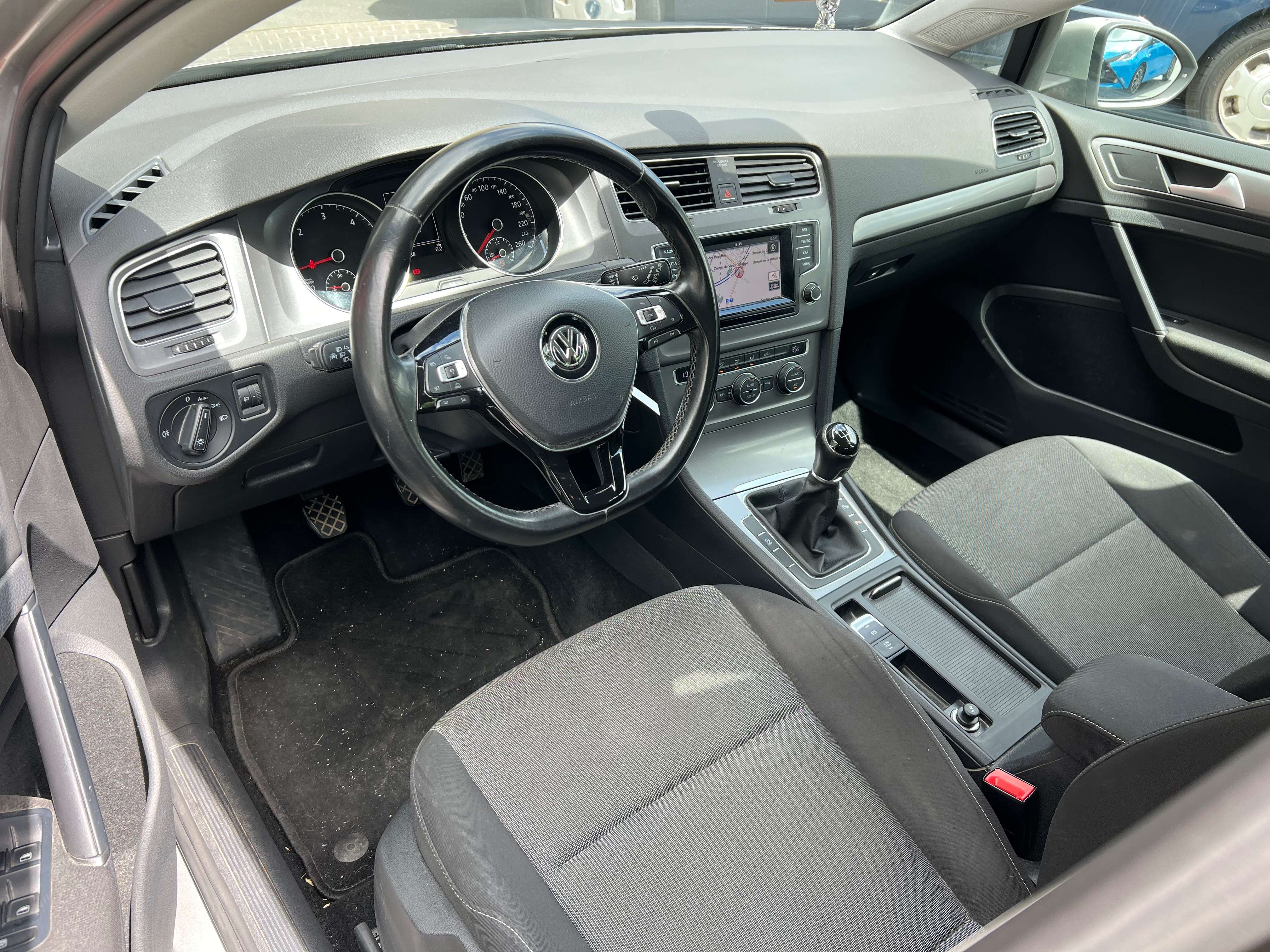 Volkswagen Golf 1.6 CR TDi Trendline + NAVI + CLIM
