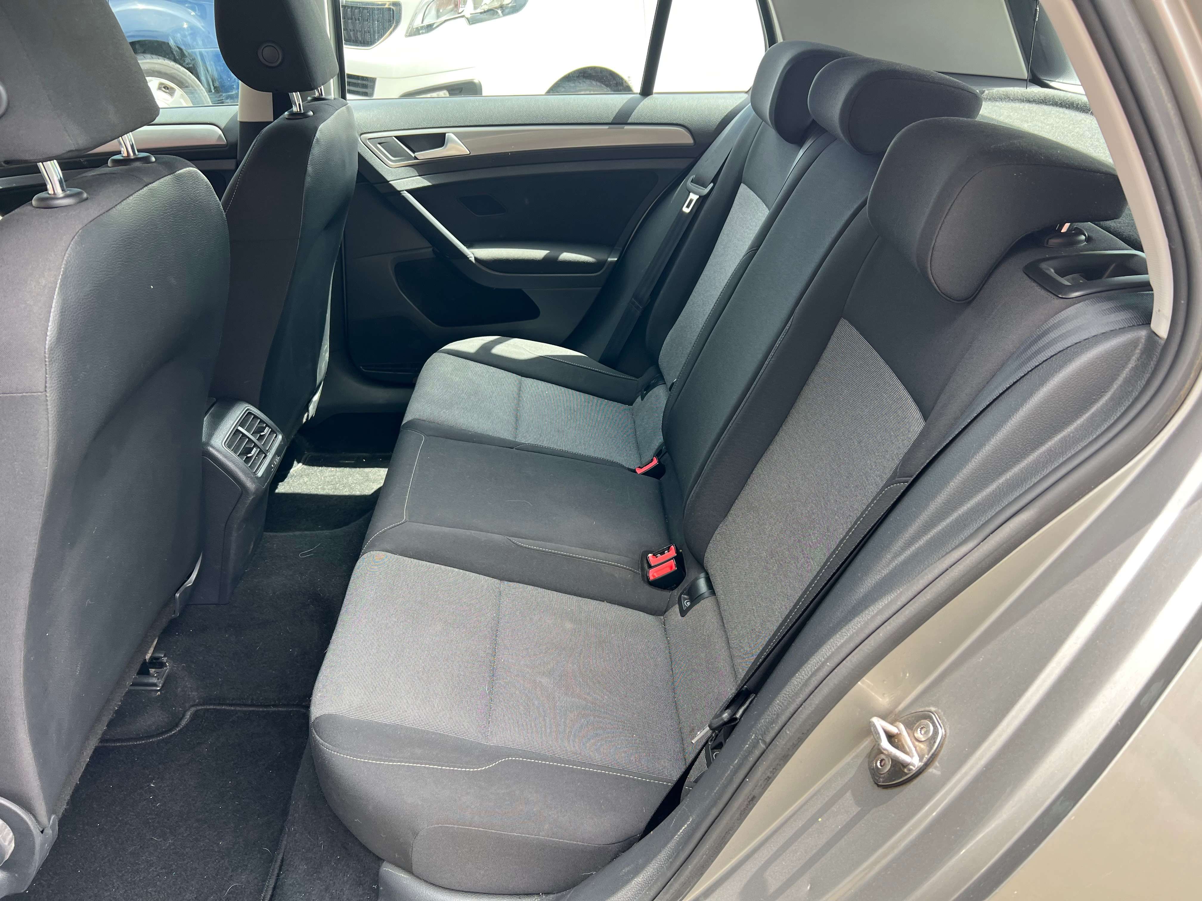 Volkswagen Golf 1.6 CR TDi Trendline + NAVI + CLIM