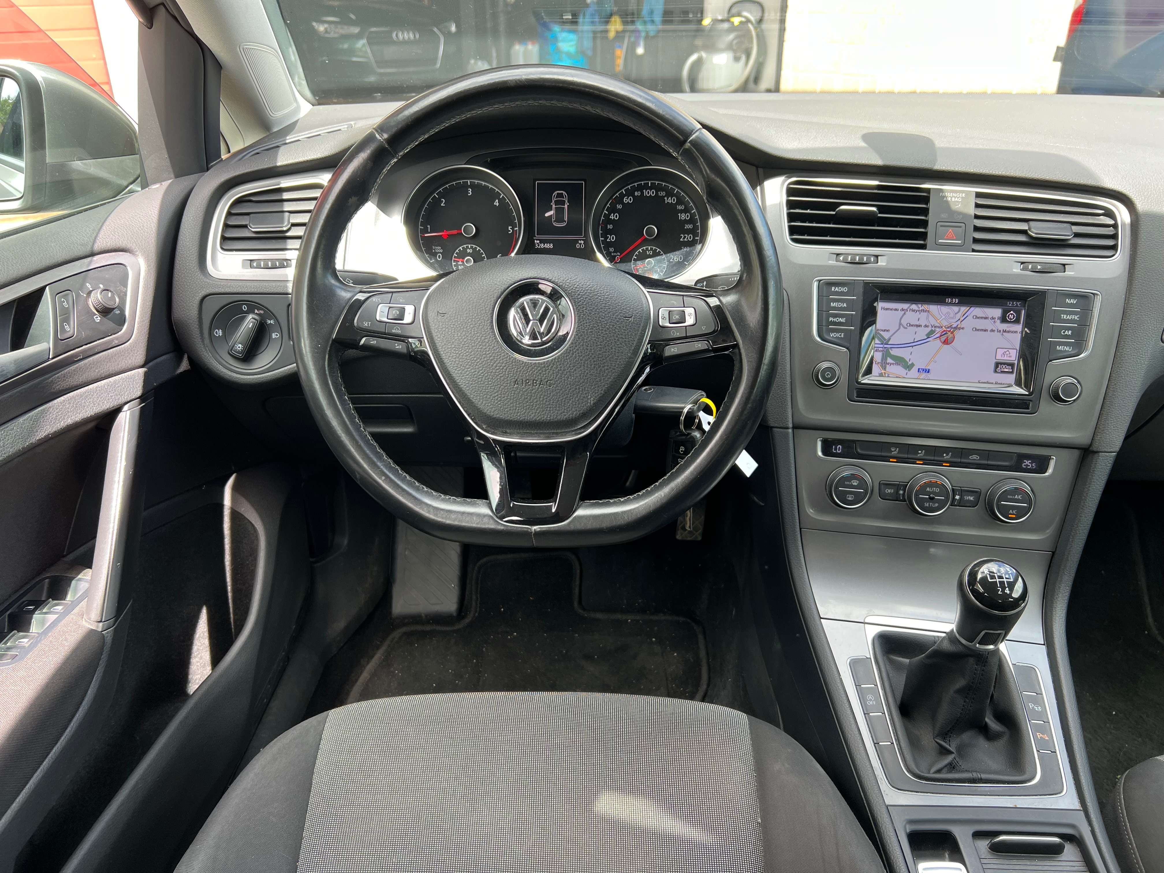 Volkswagen Golf 1.6 CR TDi Trendline + NAVI + CLIM