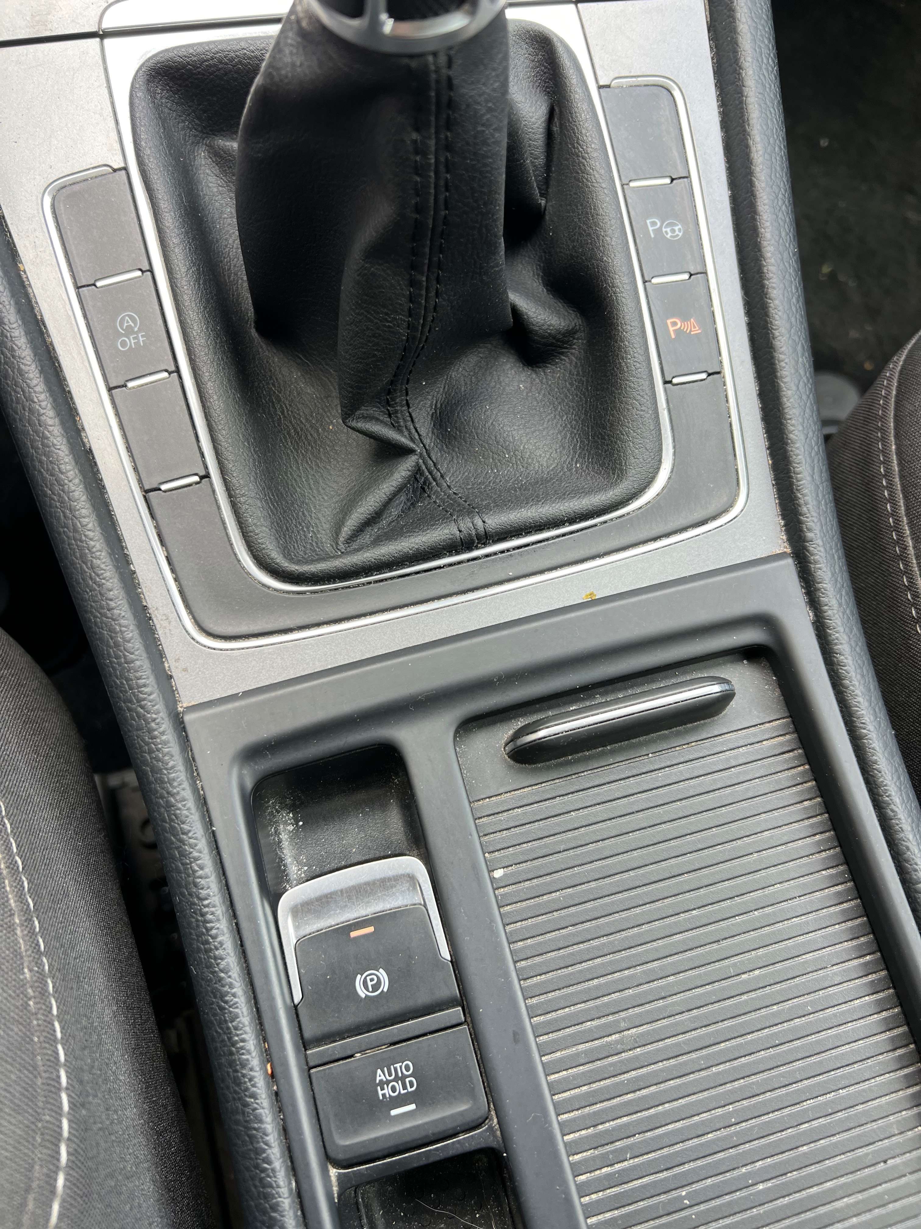 Volkswagen Golf 1.6 CR TDi Trendline + NAVI + CLIM