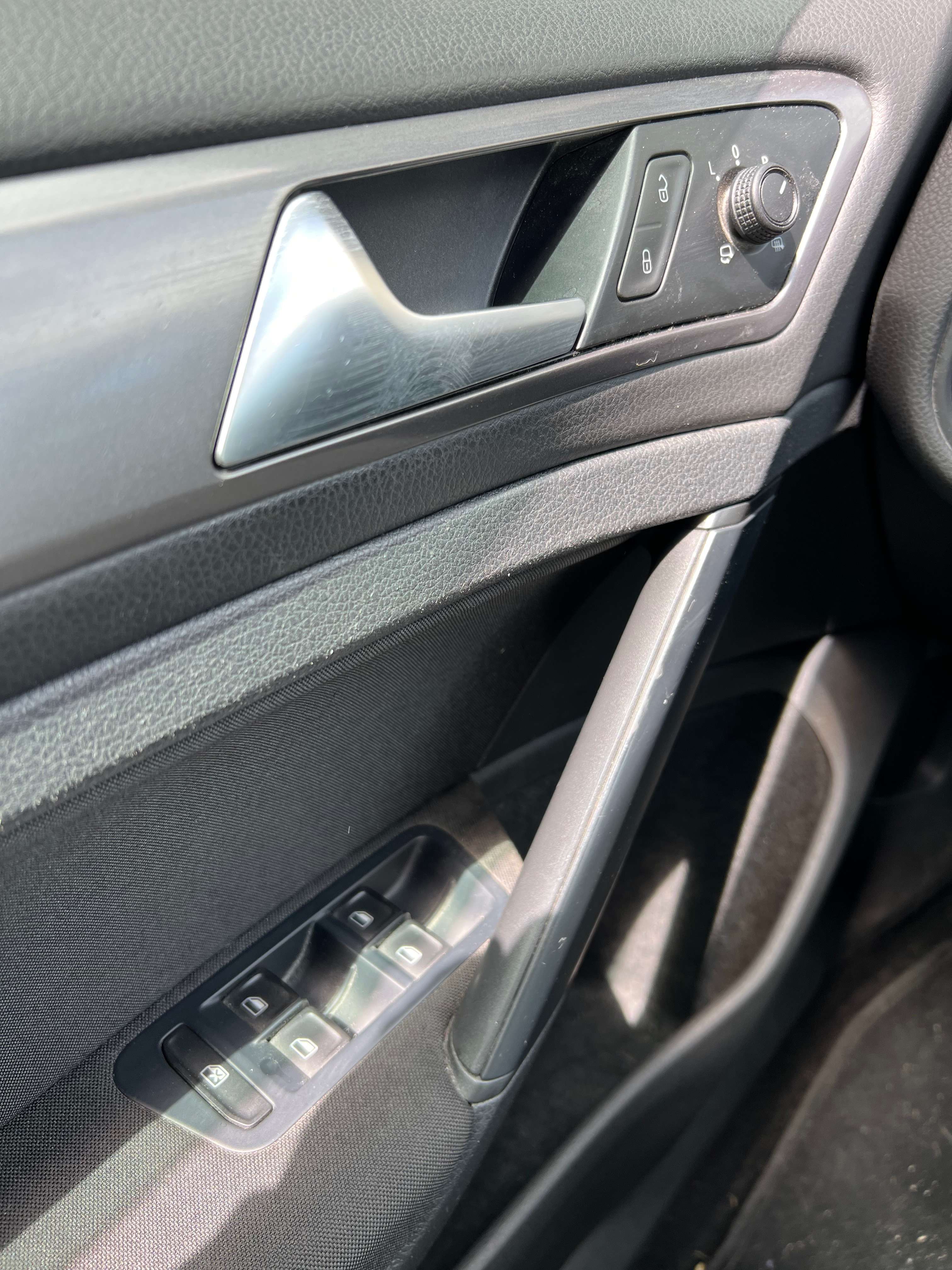 Volkswagen Golf 1.6 CR TDi Trendline + NAVI + CLIM