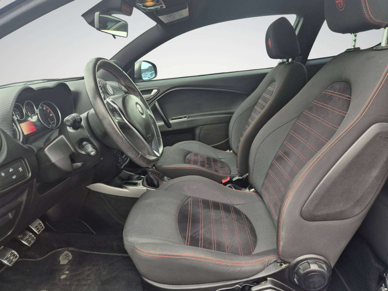 Alfa Romeo MiTo 1.4i Super / Navigation / Ecran Multifonction / Alcantara Partiel / Garantie 12 Mois