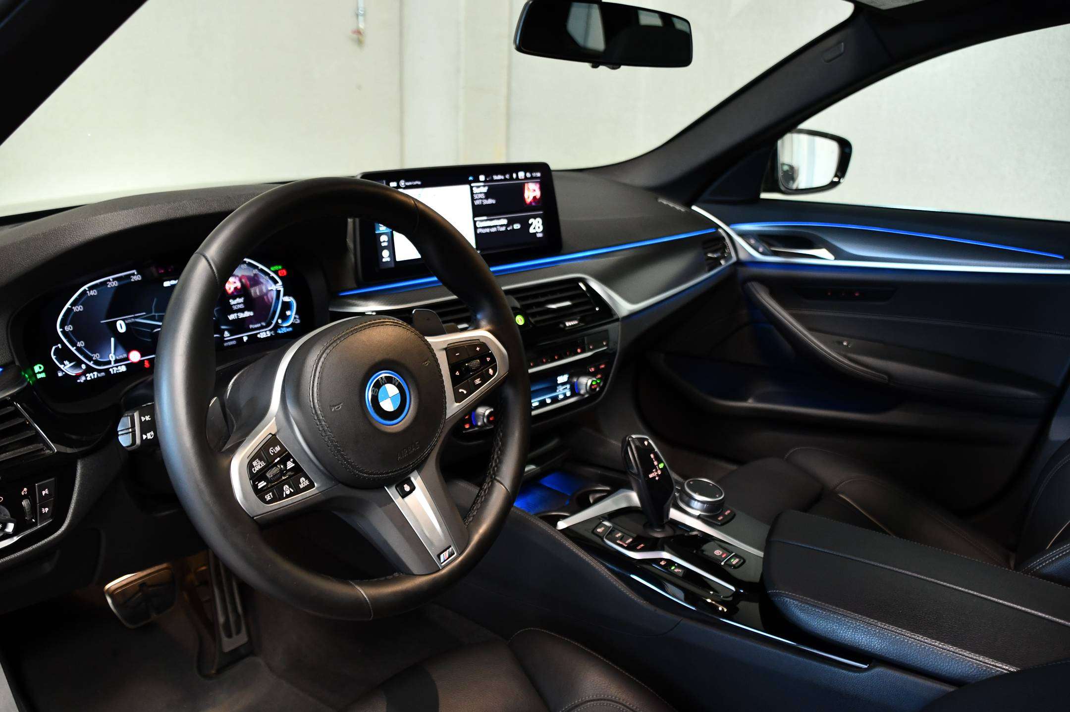 BMW 530 Touring X-Drive I PHEV I M-SPORT I Adaptief onderstel I Integral Active Steering I Laserlichten I Panodak