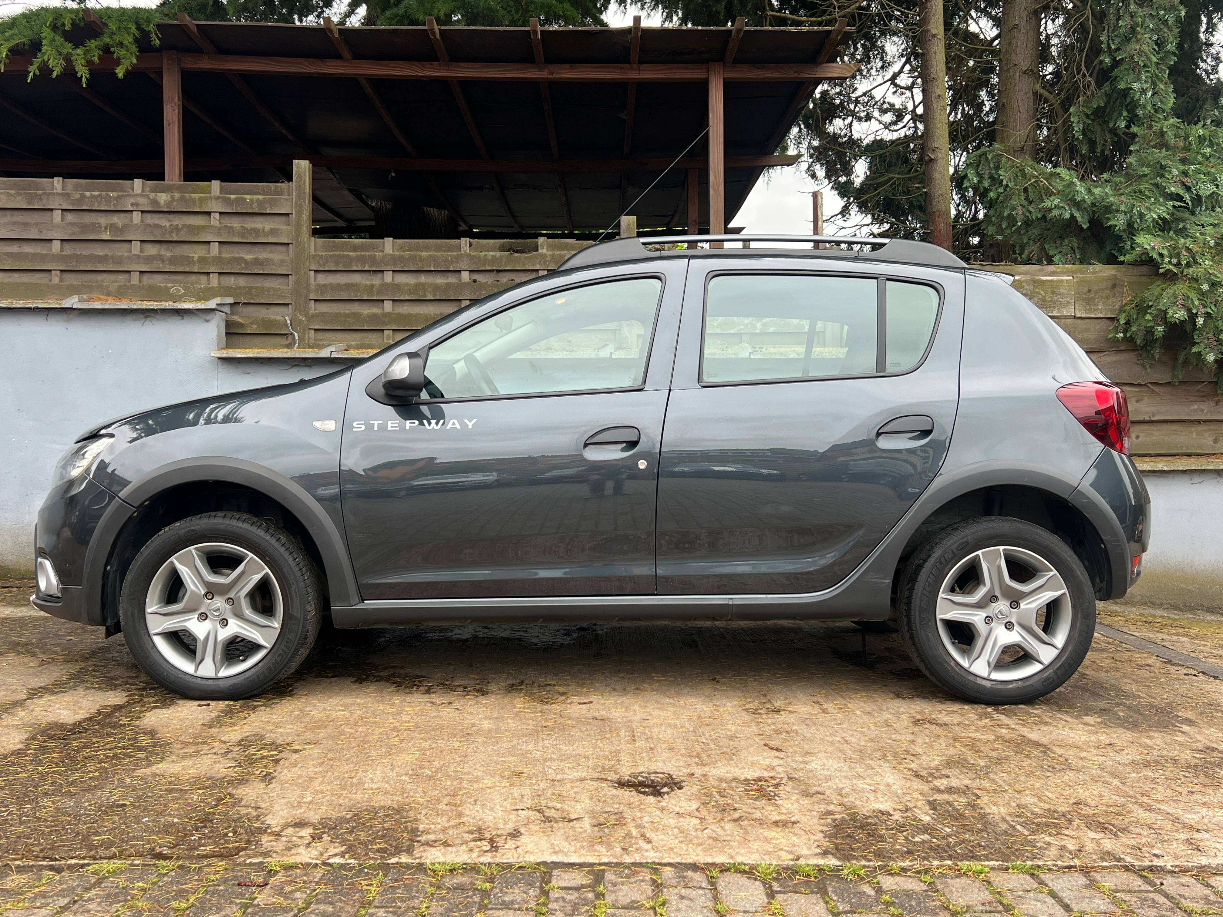 Dacia Sandero Stepway 0.9 TCe 90cv (navig airco Bluetooth 12 mois de garantie))