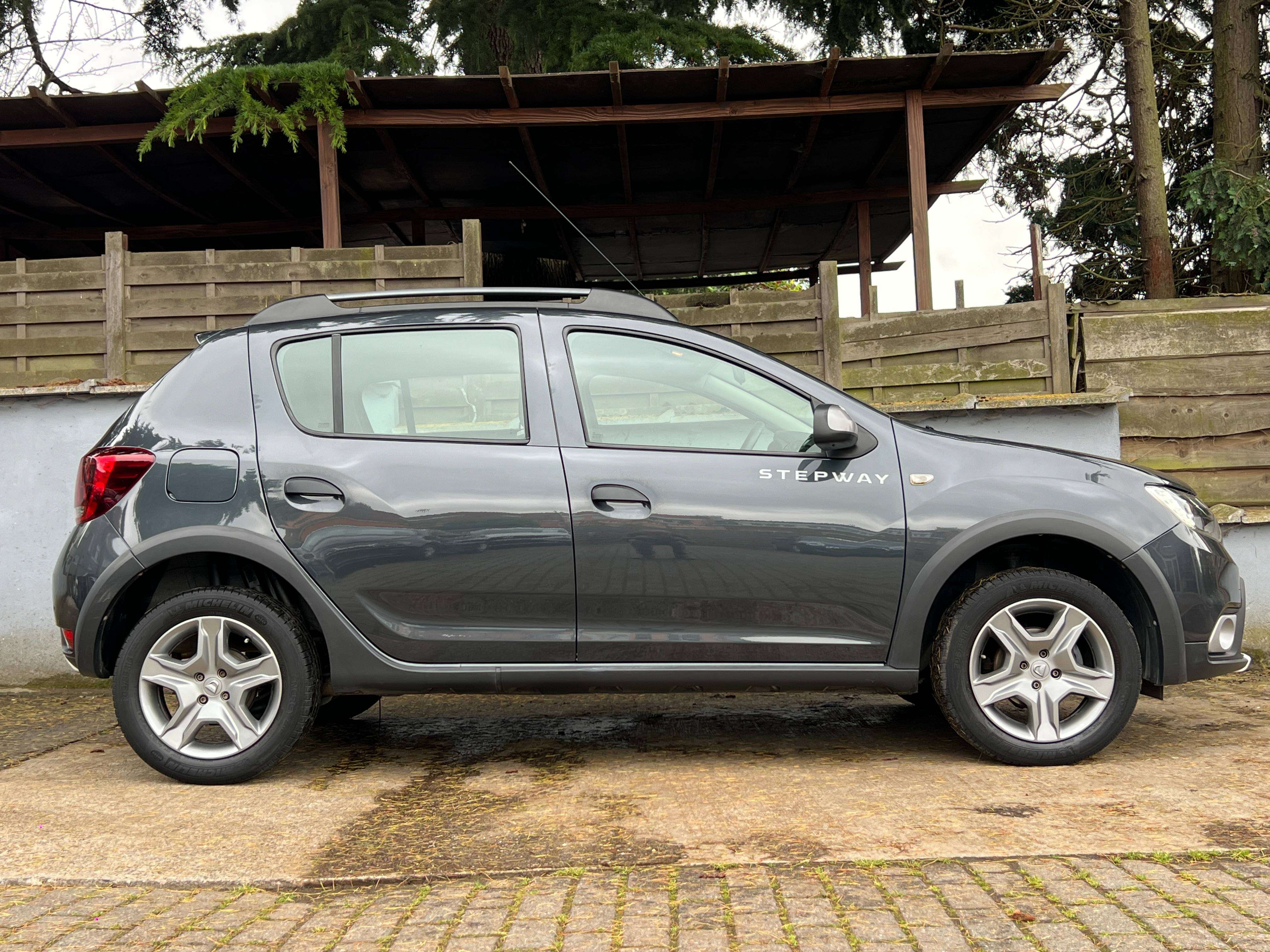 Dacia Sandero Stepway 0.9 TCe 90cv (navig airco Bluetooth 12 mois de garantie))