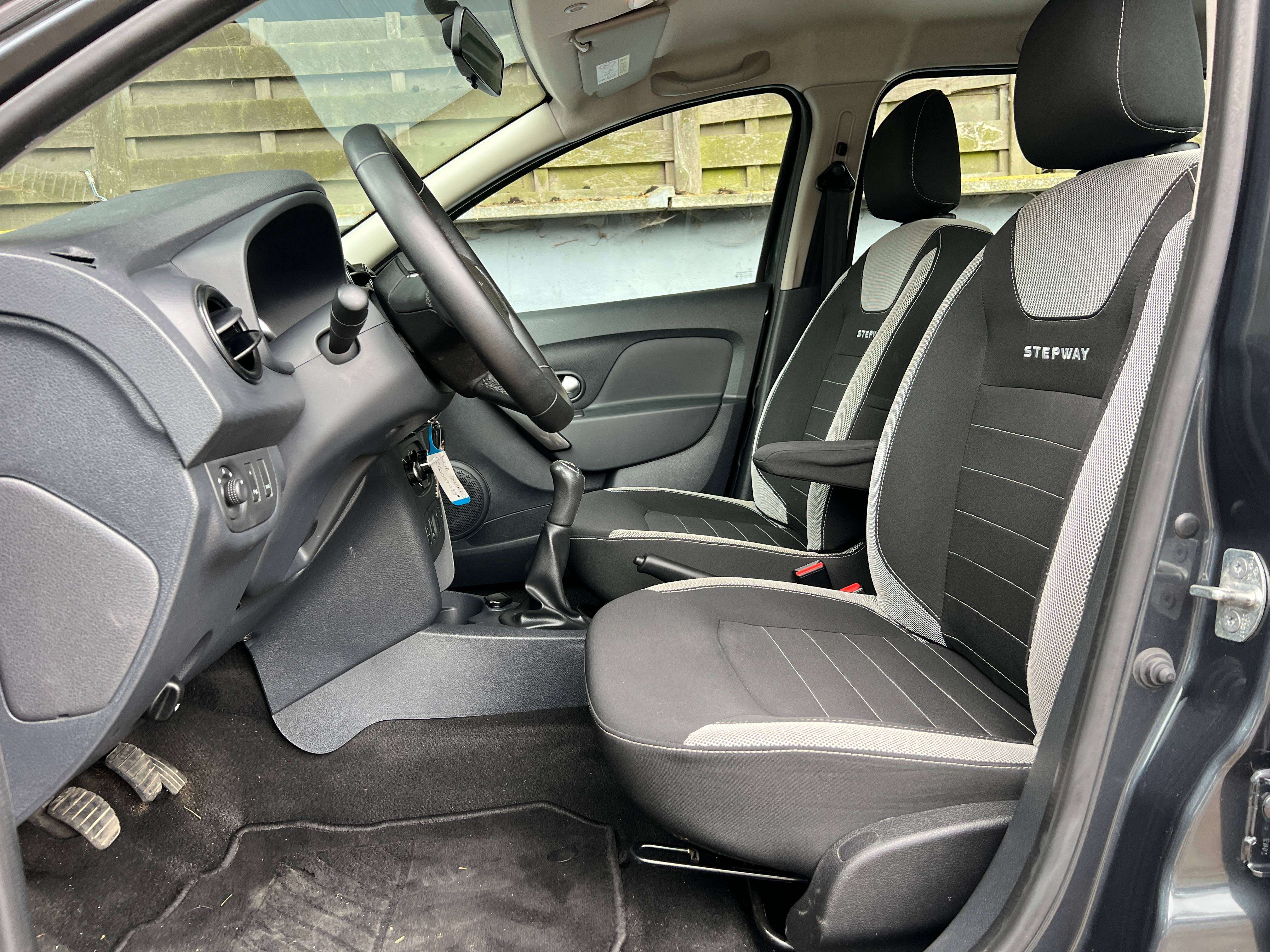 Dacia Sandero Stepway 0.9 TCe 90cv (navig airco Bluetooth 12 mois de garantie))