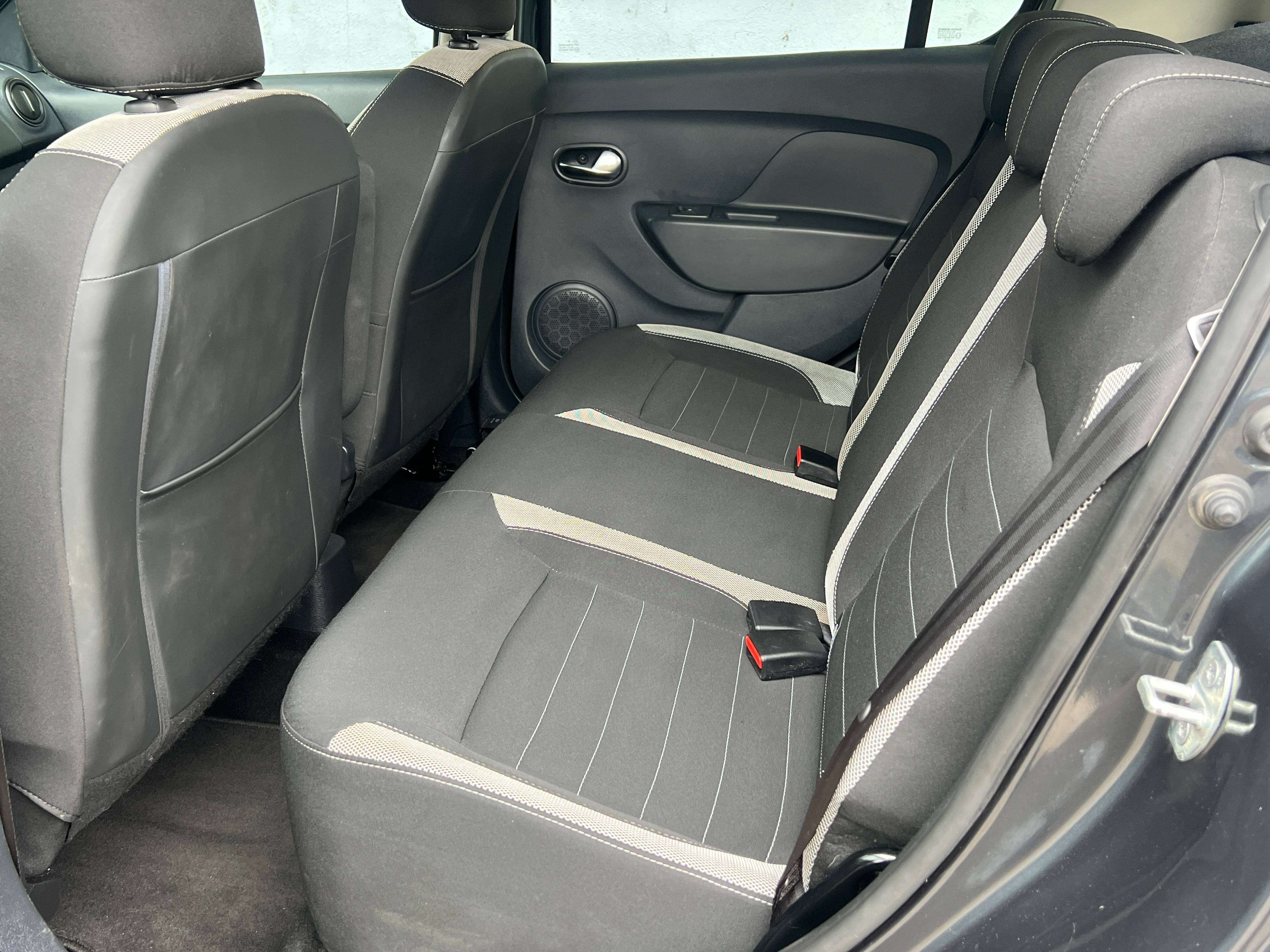 Dacia Sandero Stepway 0.9 TCe 90cv (navig airco Bluetooth 12 mois de garantie))