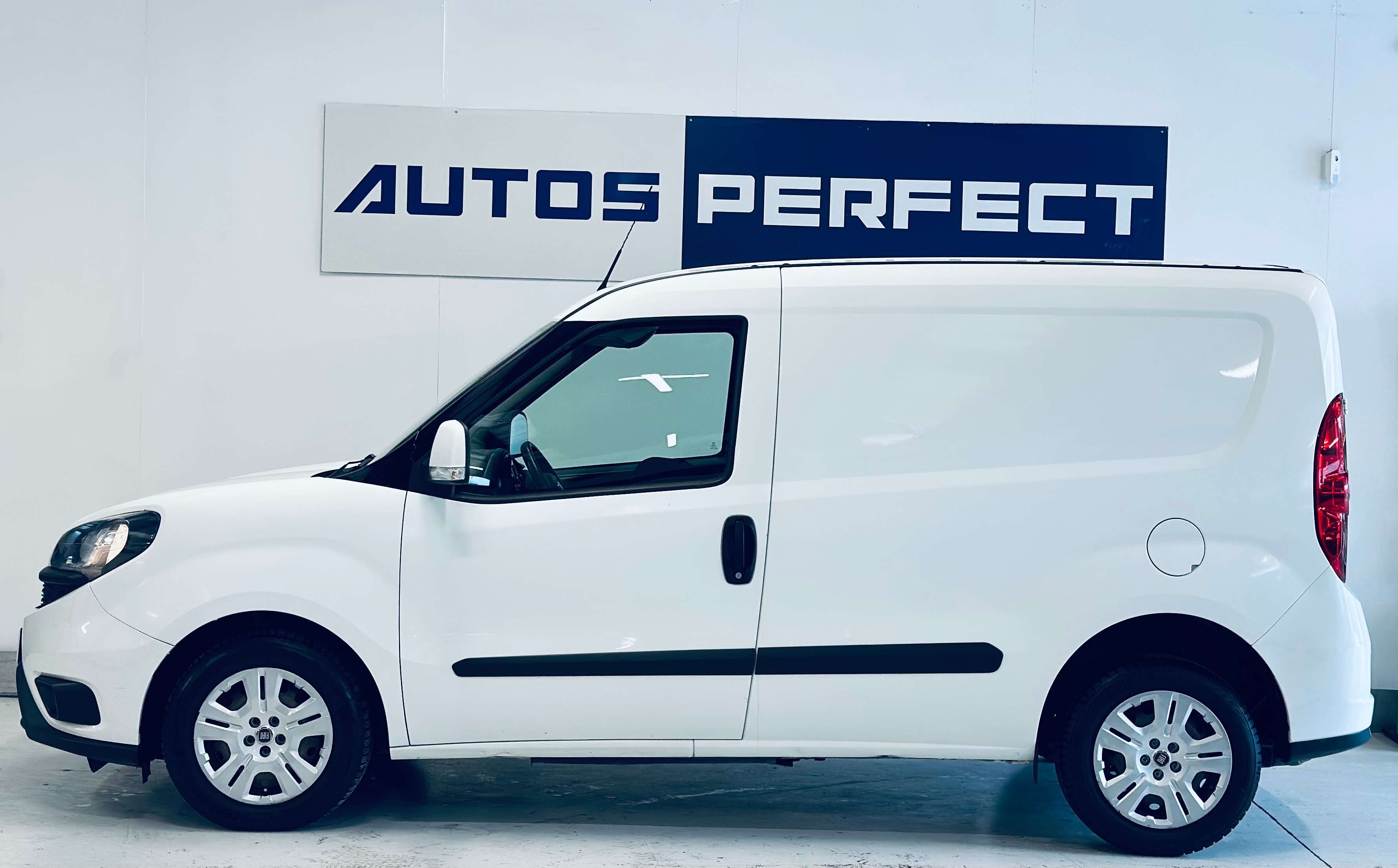 Fiat Doblo 1.6 3 PLACES PDC CLIM BLUETOOTH ATTACHE REMORQUE