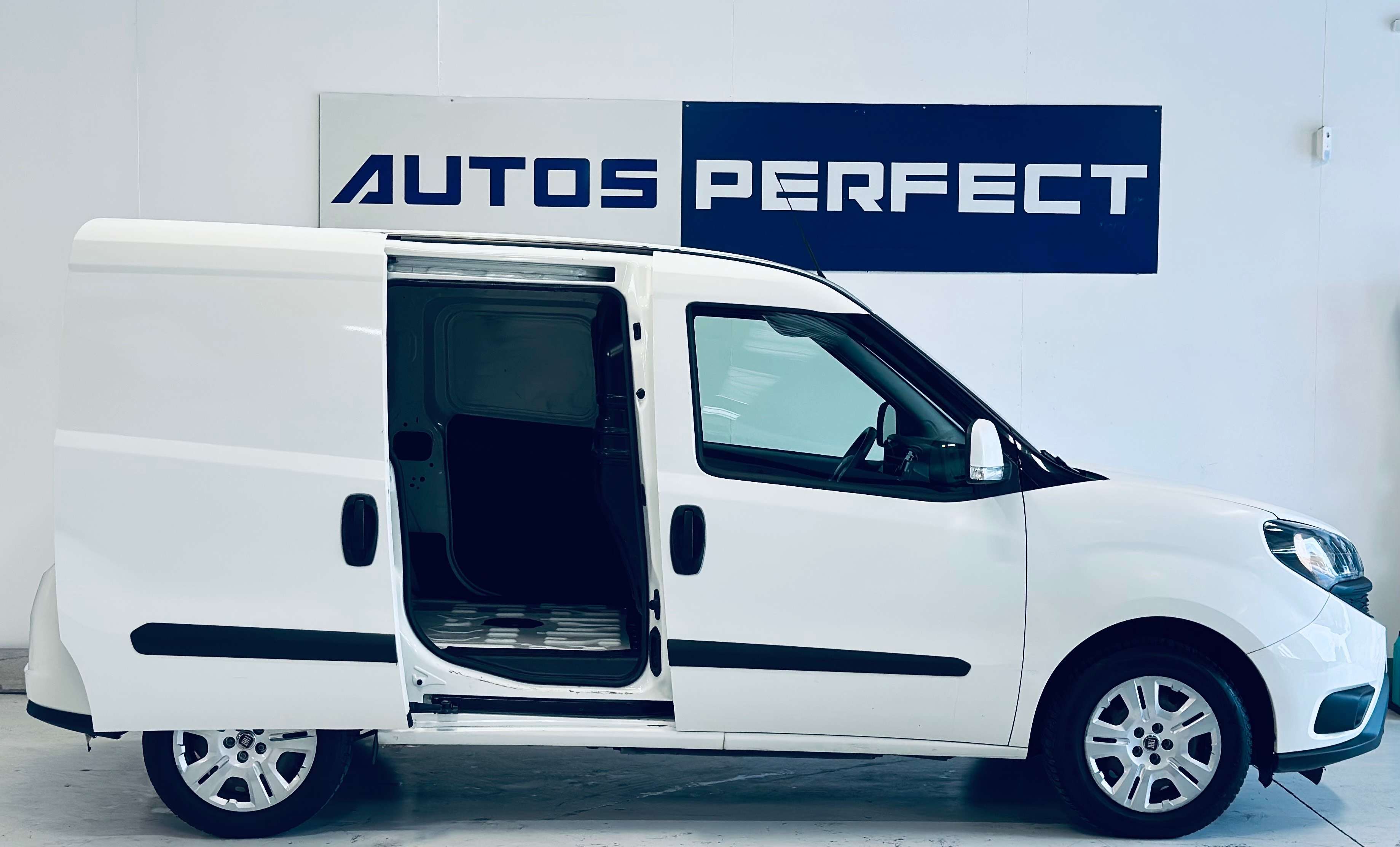 Fiat Doblo 1.6 3 PLACES PDC CLIM BLUETOOTH ATTACHE REMORQUE