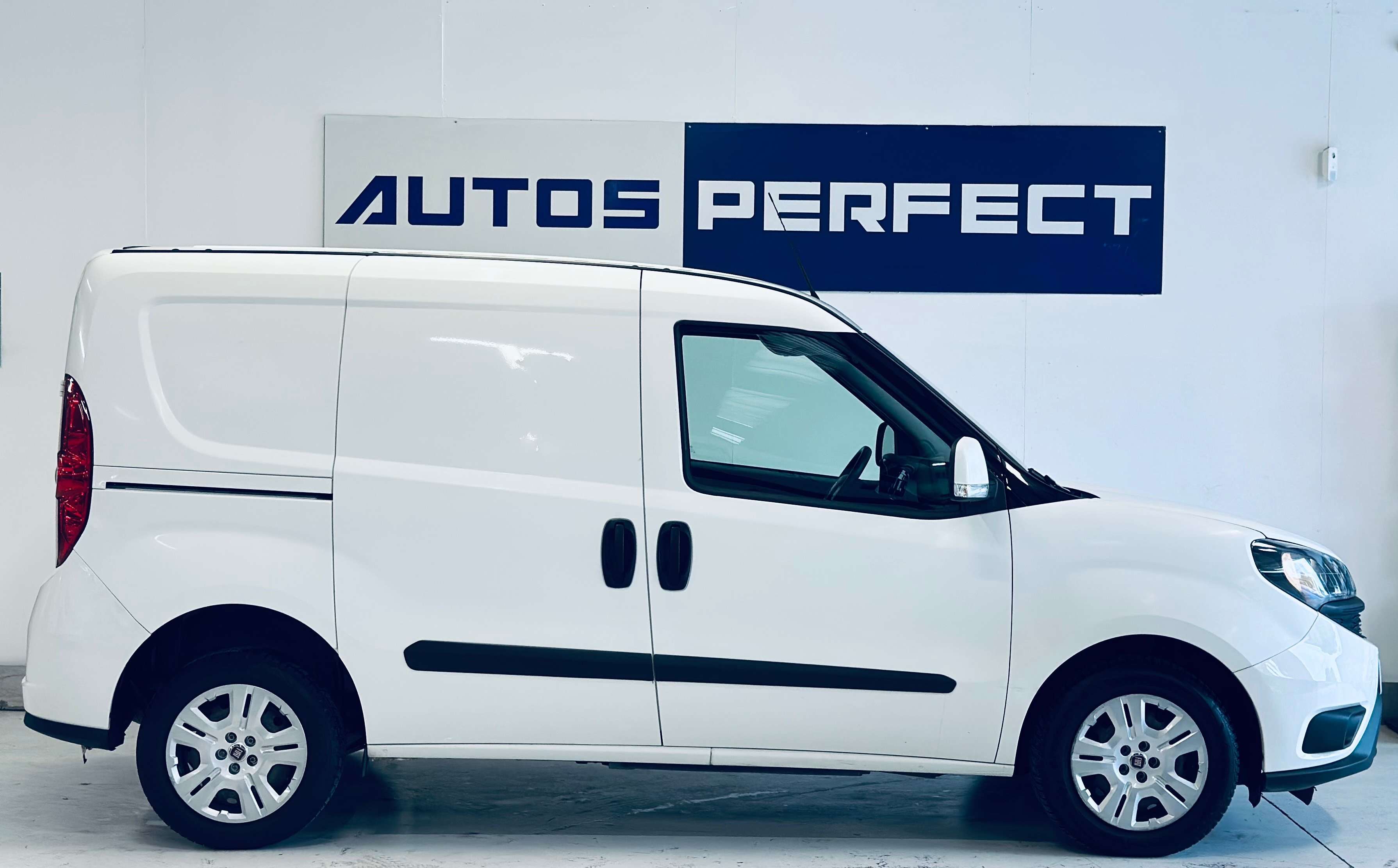 Fiat Doblo 1.6 3 PLACES PDC CLIM BLUETOOTH ATTACHE REMORQUE