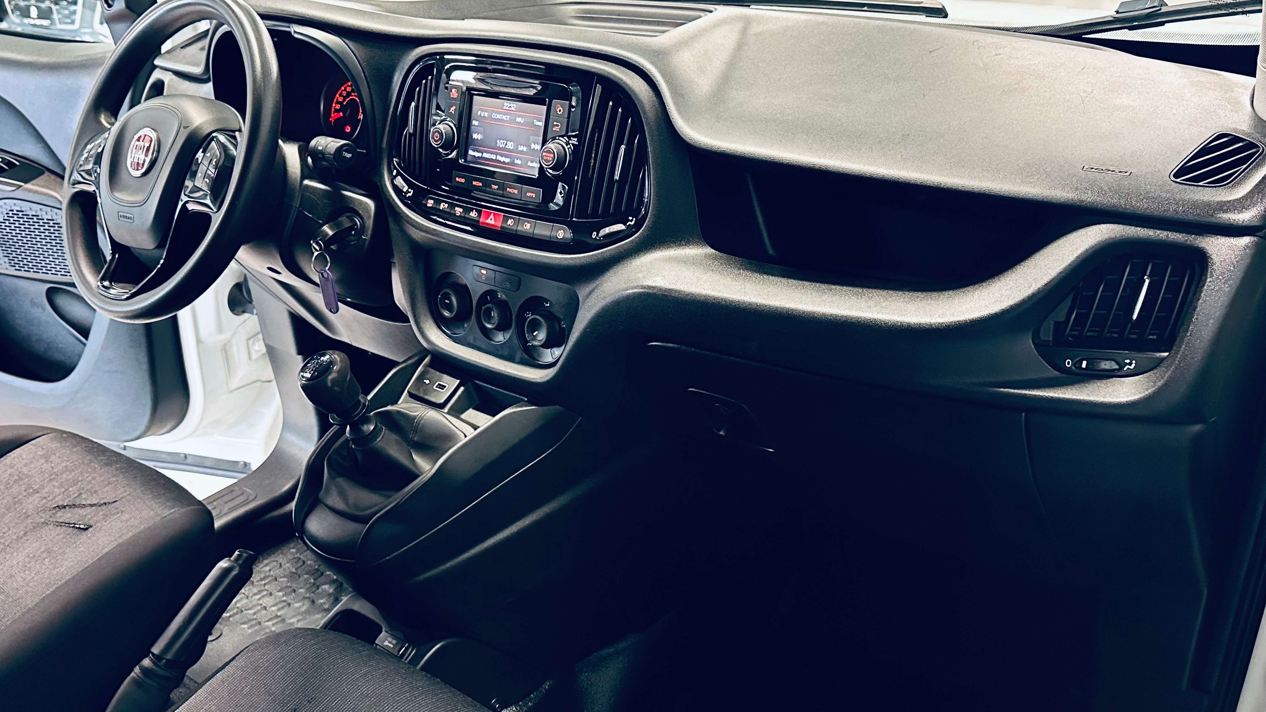 Fiat Doblo 1.6 3 PLACES PDC CLIM BLUETOOTH ATTACHE REMORQUE