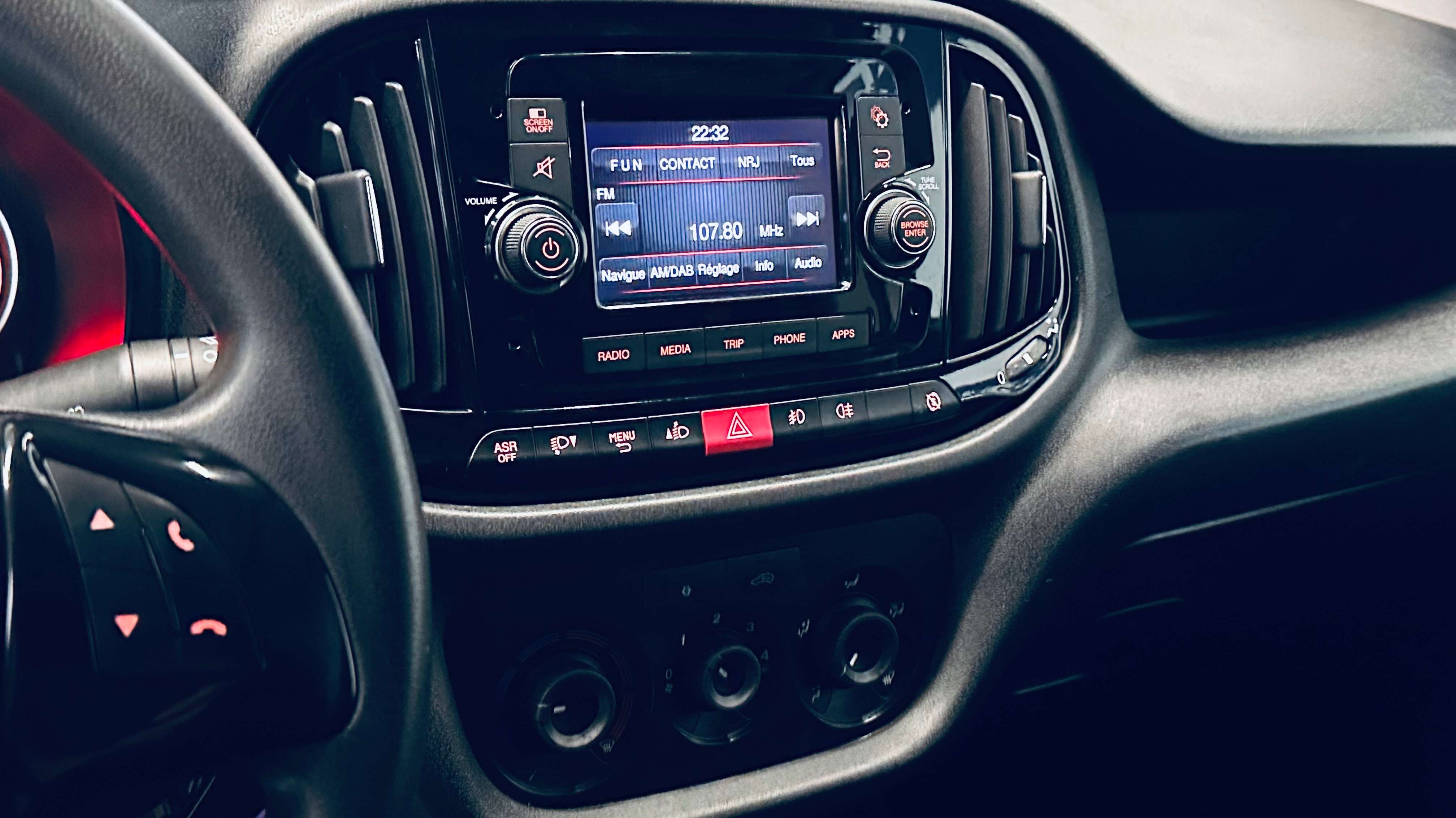 Fiat Doblo 1.6 3 PLACES PDC CLIM BLUETOOTH ATTACHE REMORQUE