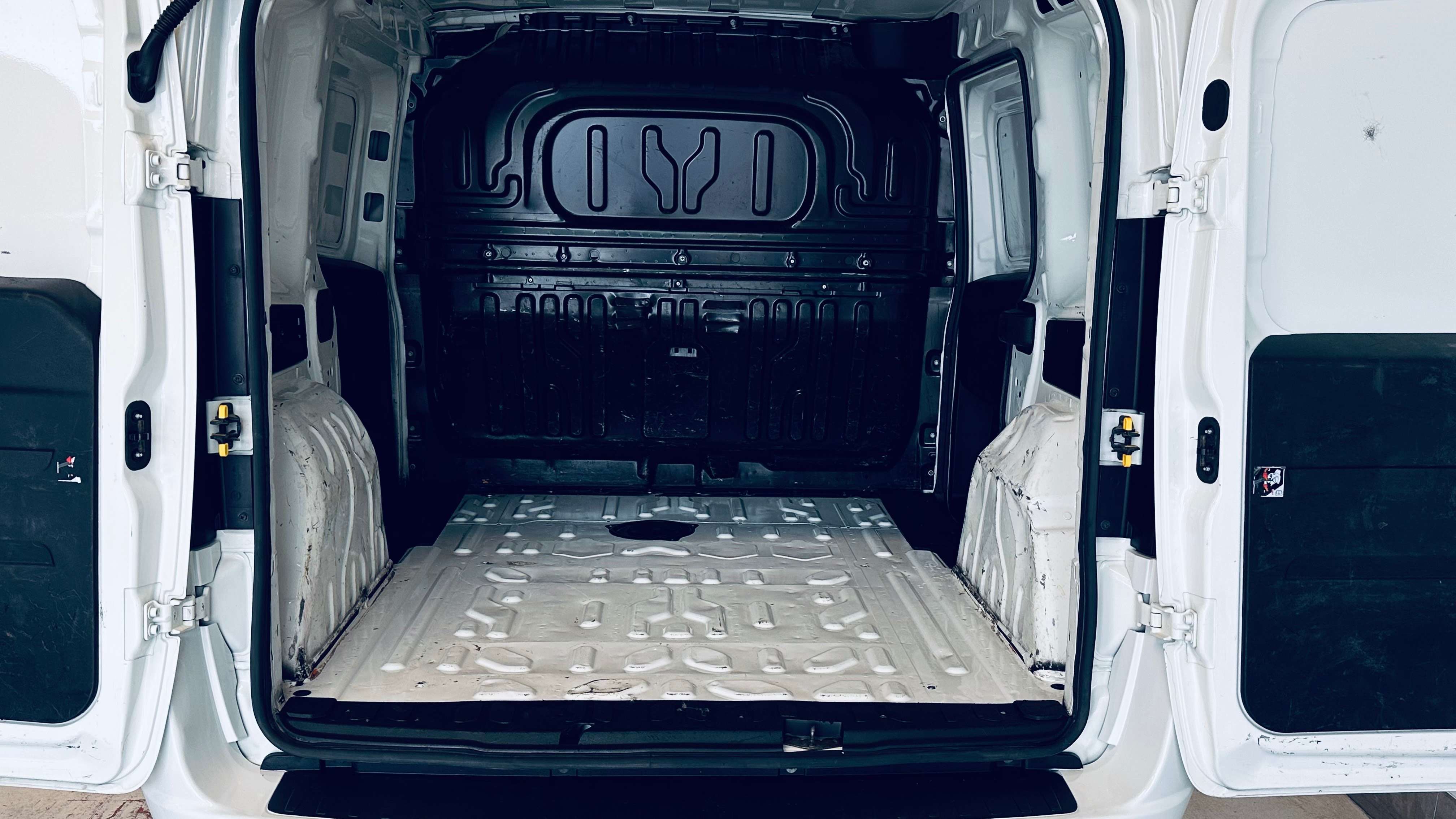 Fiat Doblo 1.6 3 PLACES PDC CLIM BLUETOOTH ATTACHE REMORQUE