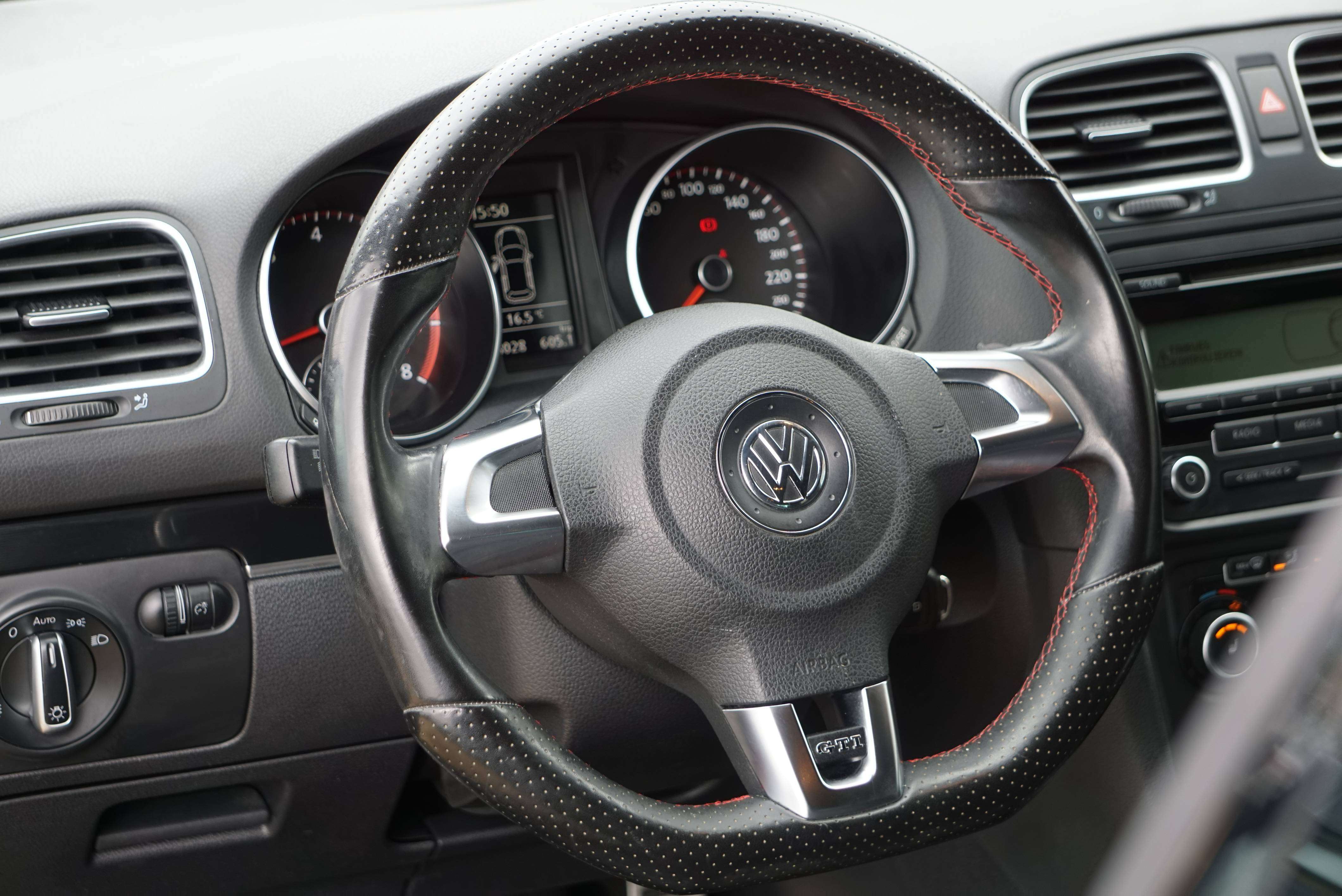 Volkswagen Golf GTI 2.0 TSI Bi-XENON PDC AV/AR CARNET COMPLET