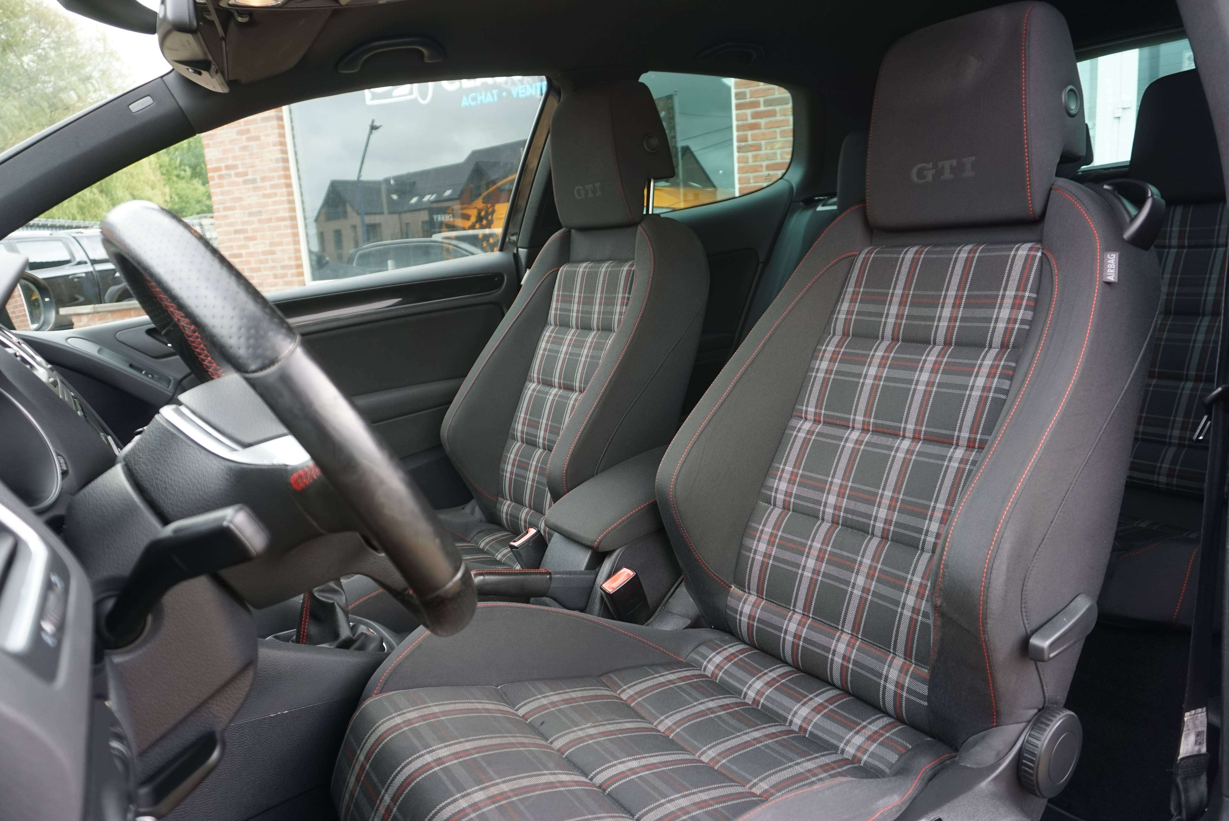 Volkswagen Golf GTI 2.0 TSI Bi-XENON PDC AV/AR CARNET COMPLET