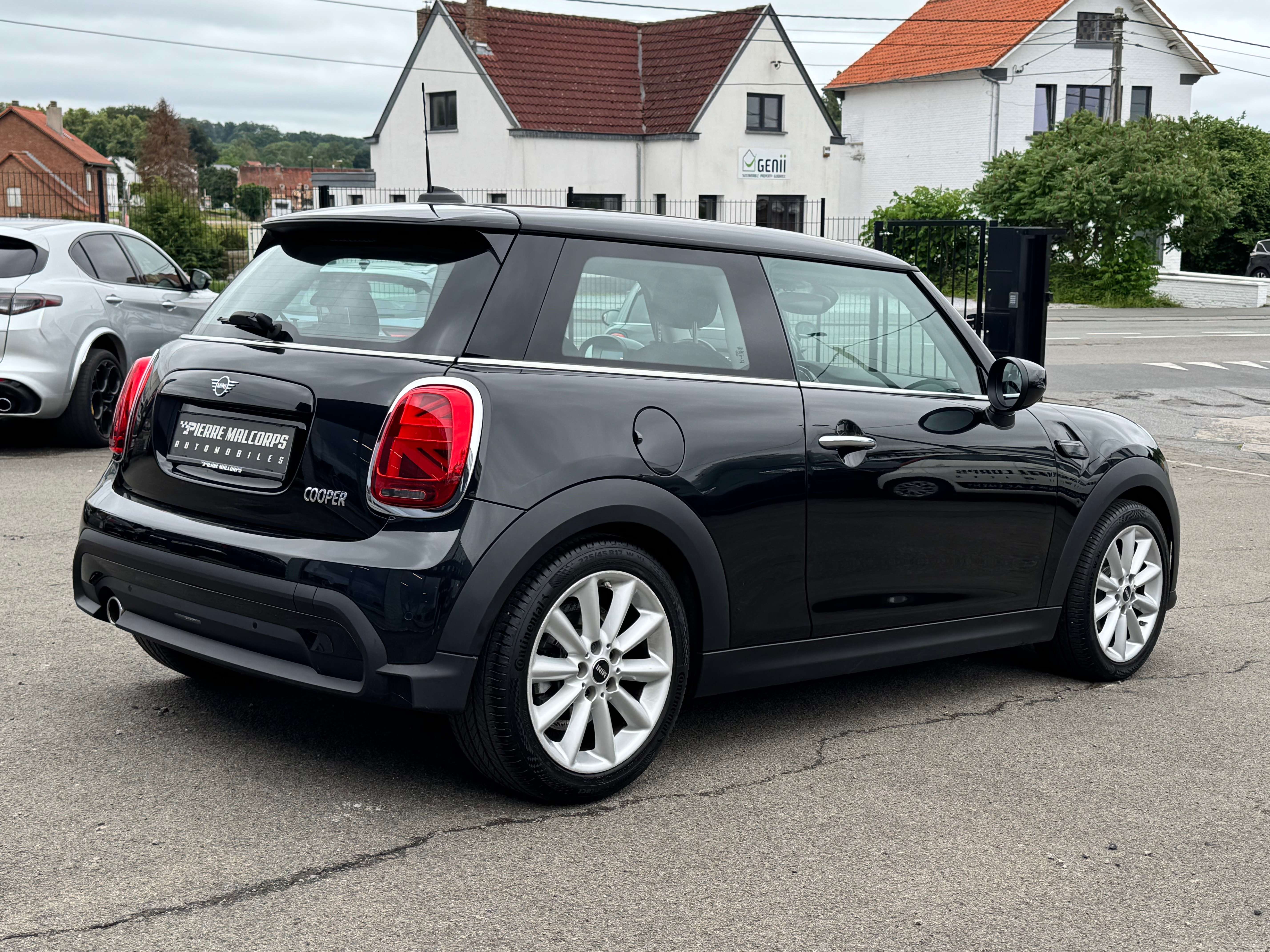 MINI Cooper 1.5 AUTO. 6D / NAV / AIRCO / LED / CARPLAY / PDC /