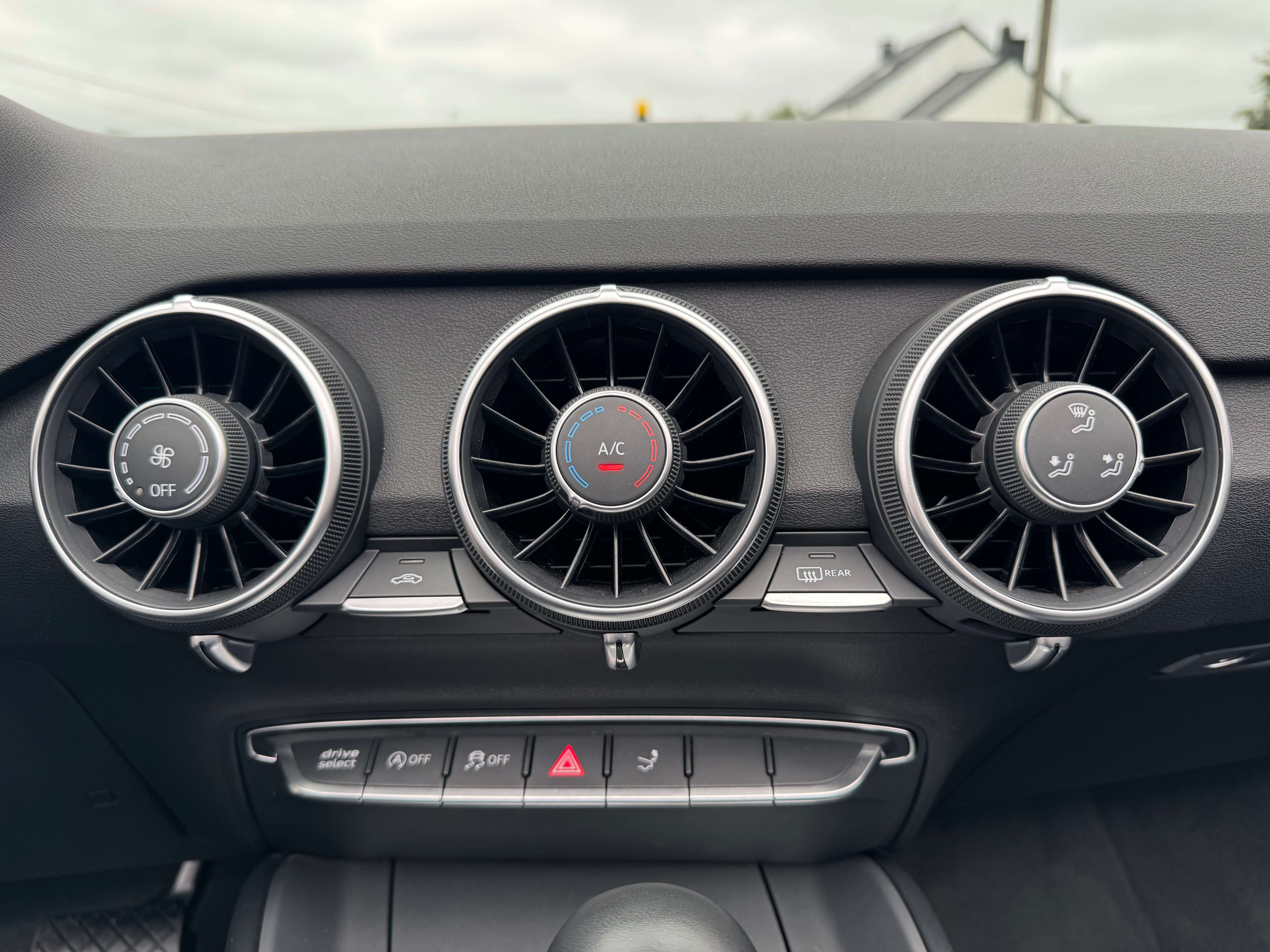 Audi TT Roadster 40 TFSI S tronic / NAV / LED / 19" / CLIM