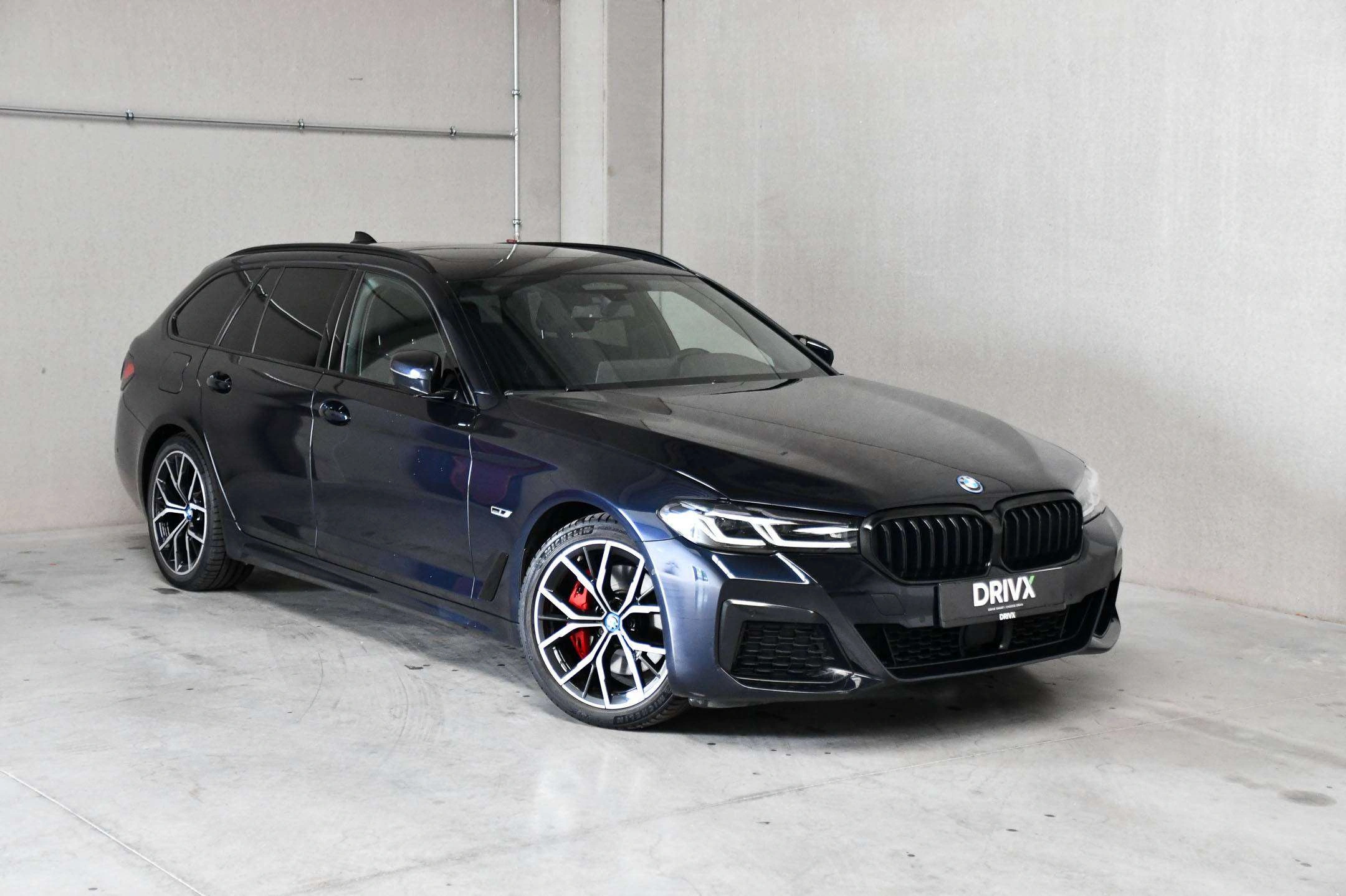 BMW 520 520e Touring - PHEV - M-Sportpakket - Panodak - Trekhaak - Adaptive Cruise Control -