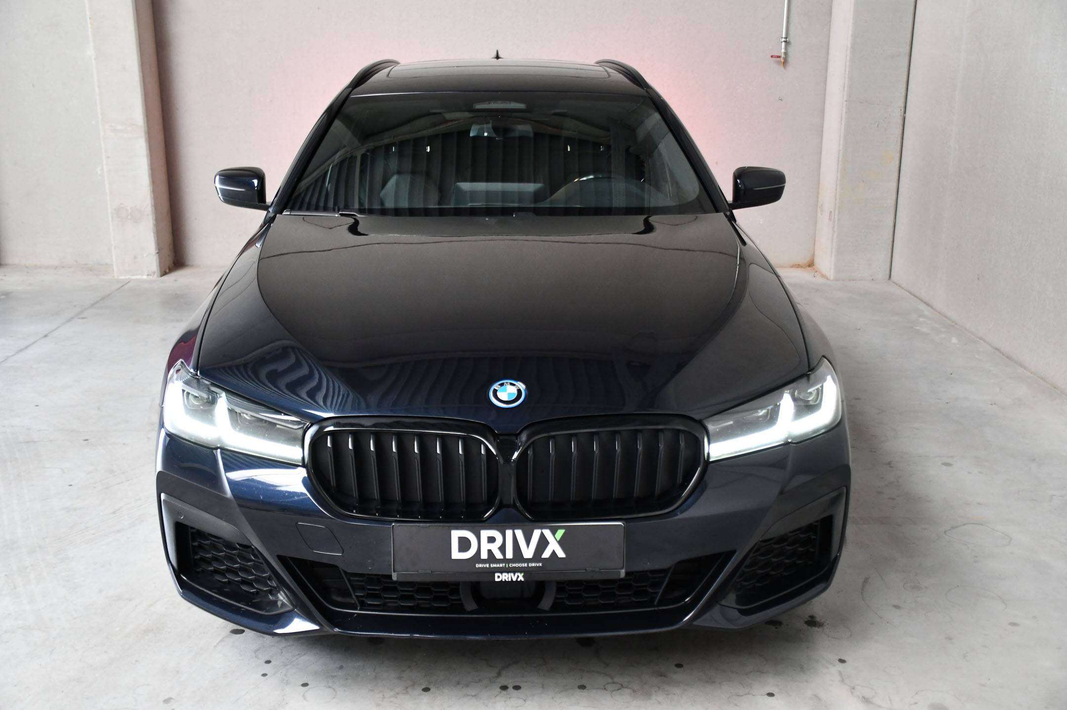 BMW 520 520e Touring - PHEV - M-Sportpakket - Panodak - Trekhaak - Adaptive Cruise Control -
