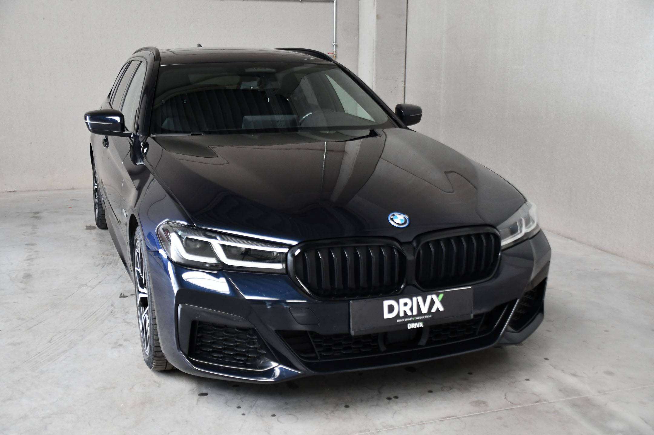 BMW 520 520e Touring - PHEV - M-Sportpakket - Panodak - Trekhaak - Adaptive Cruise Control -