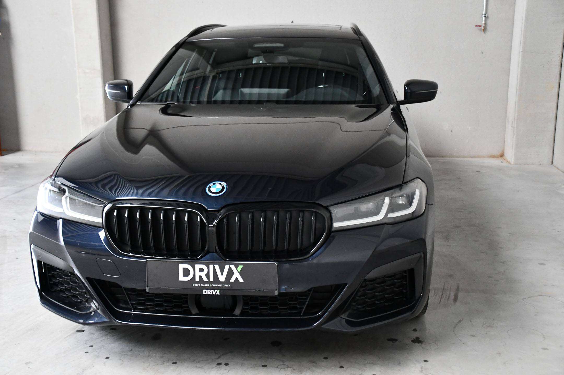 BMW 520 520e Touring - PHEV - M-Sportpakket - Panodak - Trekhaak - Adaptive Cruise Control -
