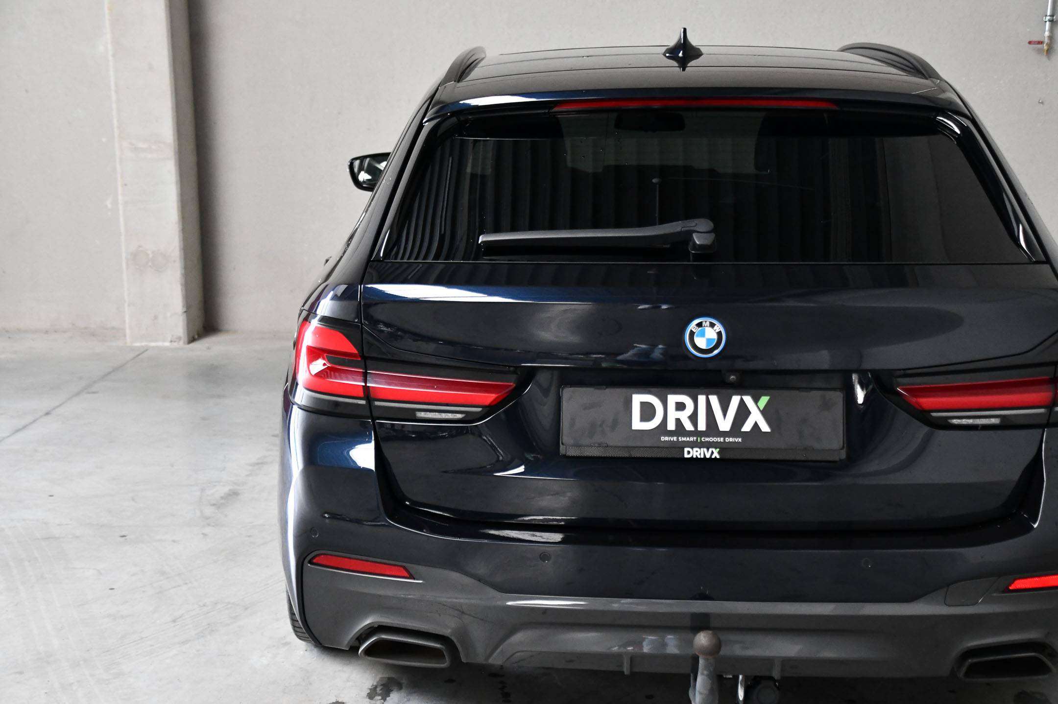 BMW 520 520e Touring - PHEV - M-Sportpakket - Panodak - Trekhaak - Adaptive Cruise Control -