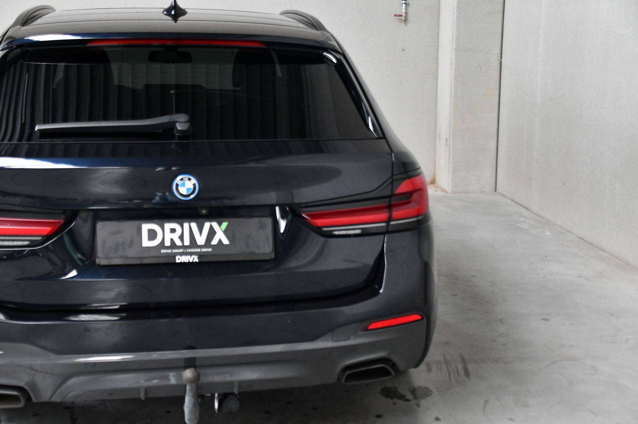 BMW 520 520e Touring - PHEV - M-Sportpakket - Panodak - Trekhaak - Adaptive Cruise Control -