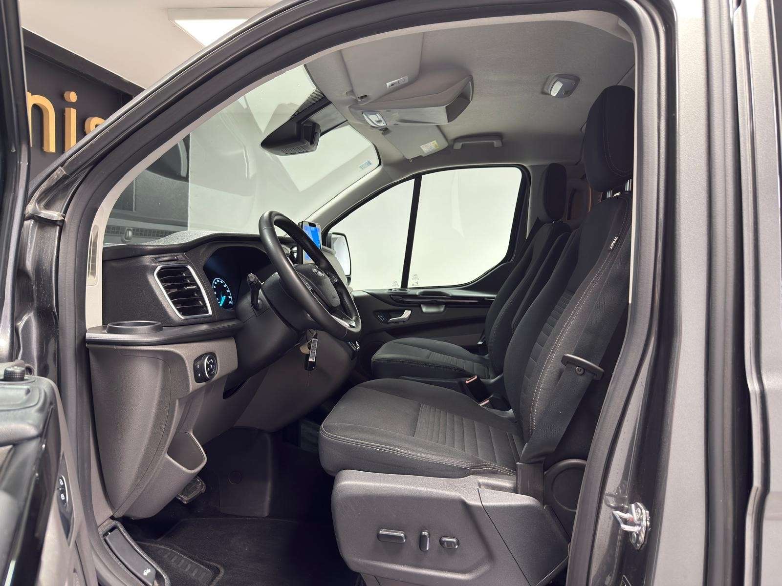 Ford Transit Custom L2H1 Limited Titanium Double Cabine**GPS**CAMEREA*