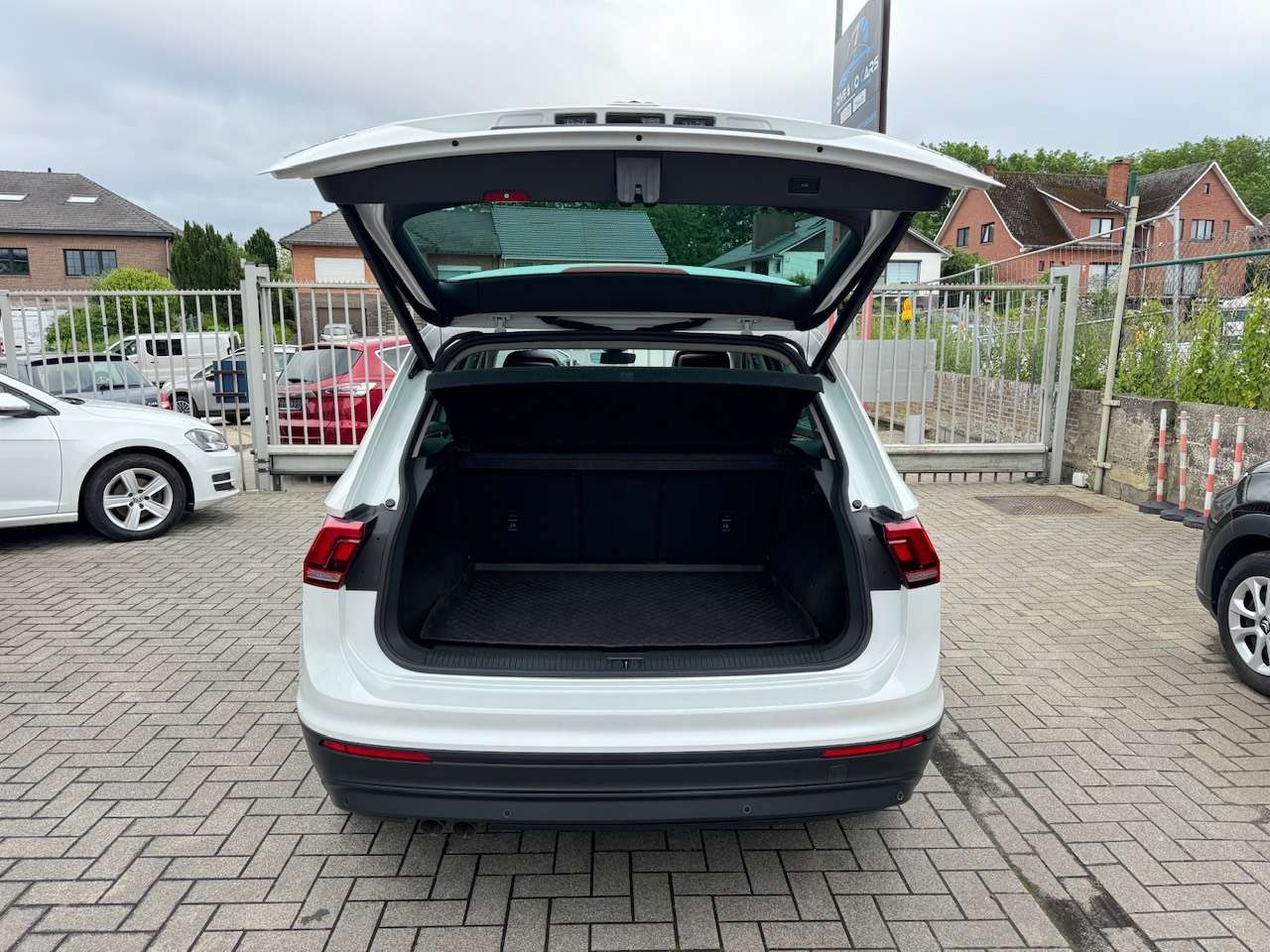 Volkswagen Tiguan 2.0 TDi SCR Highline ** 1 JAAR GARANTIE ** !!