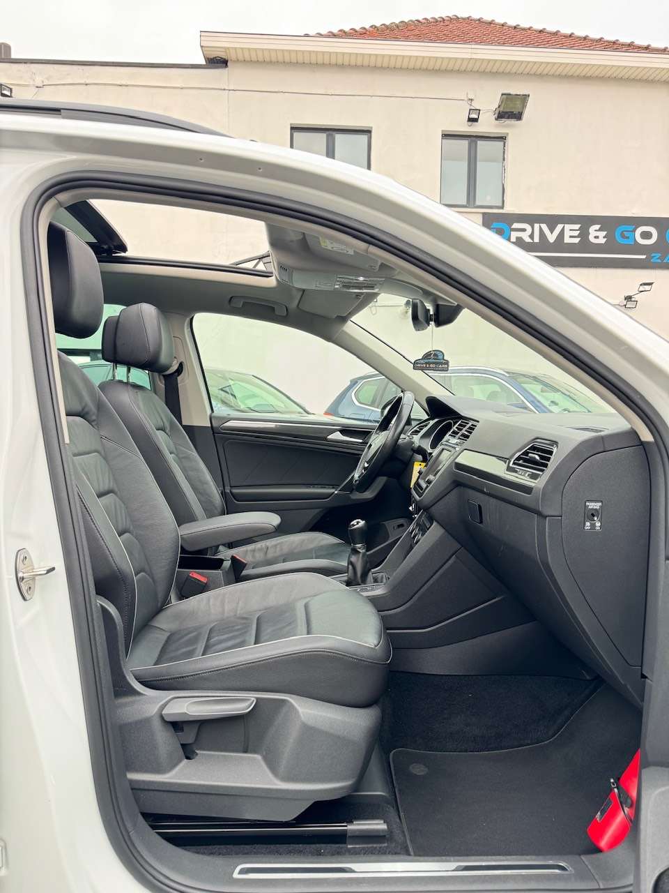 Volkswagen Tiguan 2.0 TDi SCR Highline ** 1 JAAR GARANTIE ** !!