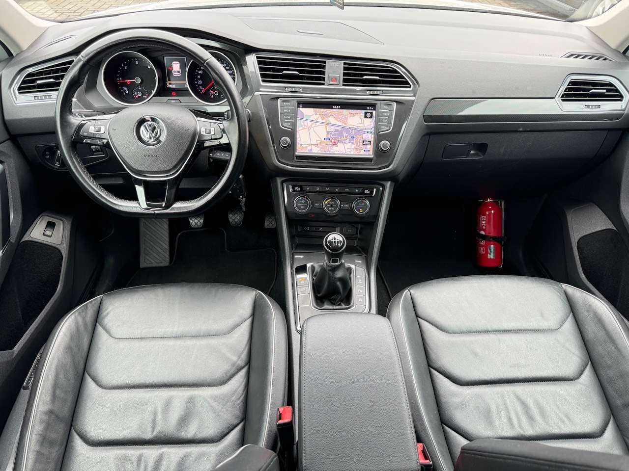 Volkswagen Tiguan 2.0 TDi SCR Highline ** 1 JAAR GARANTIE ** !!