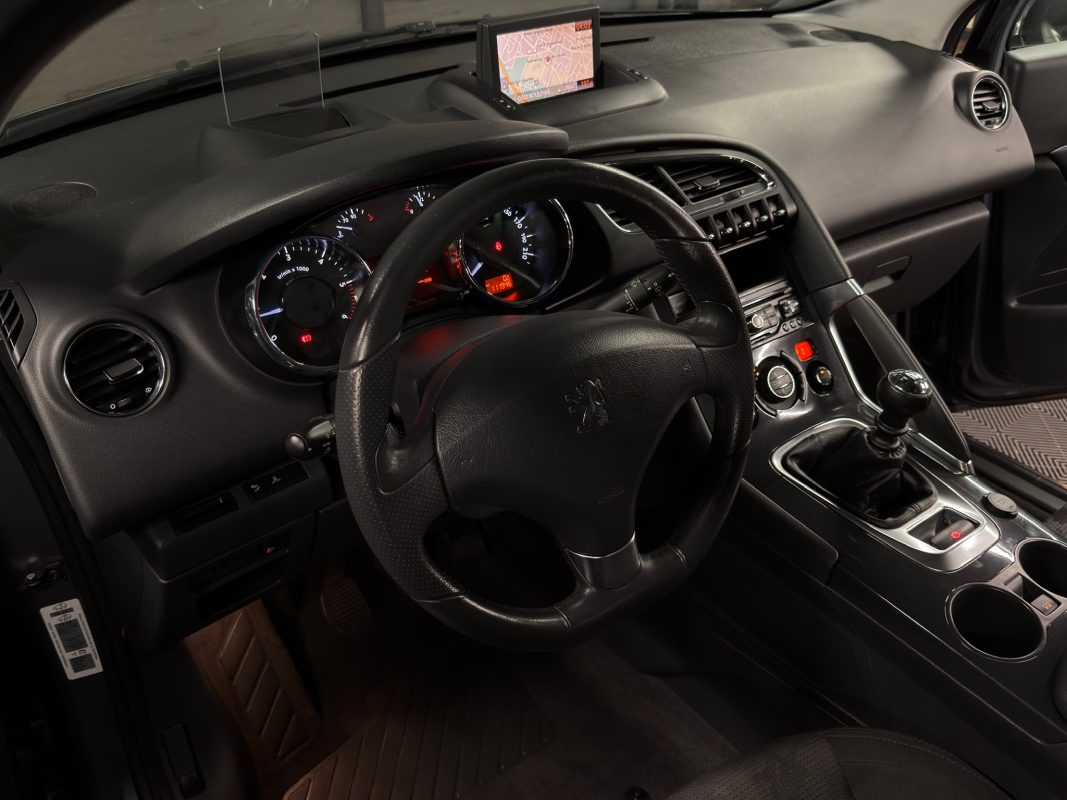 Peugeot 3008 PREMIUM 1.6 HDI 112 Cv GPS TOIT PANORAMIQUE AFFICHAGE TETE HAUTE BVM6 - GARANTIE 1 AN