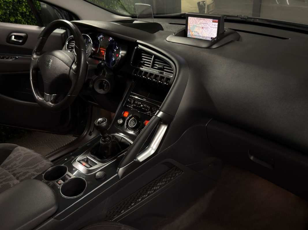 Peugeot 3008 PREMIUM 1.6 HDI 112 Cv GPS TOIT PANORAMIQUE AFFICHAGE TETE HAUTE BVM6 - GARANTIE 1 AN