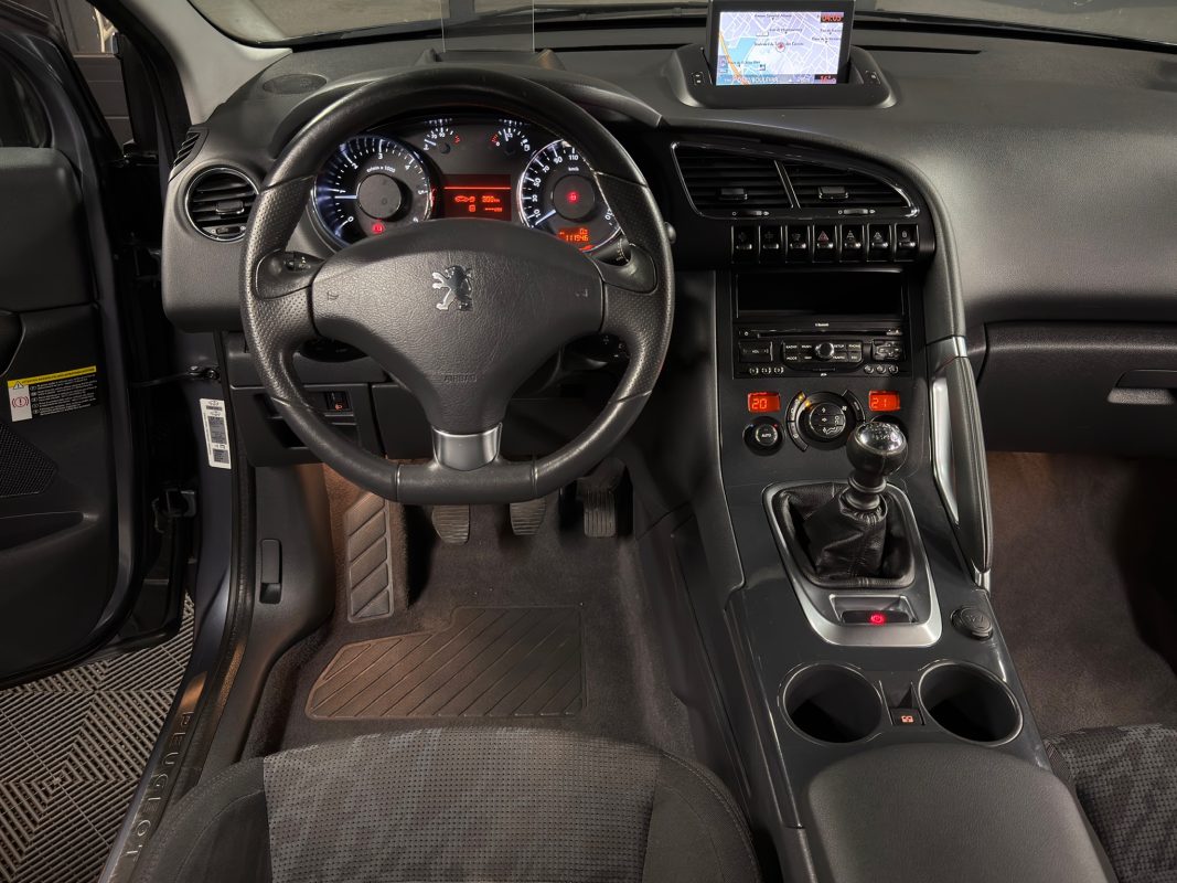 Peugeot 3008 PREMIUM 1.6 HDI 112 Cv GPS TOIT PANORAMIQUE AFFICHAGE TETE HAUTE BVM6 - GARANTIE 1 AN